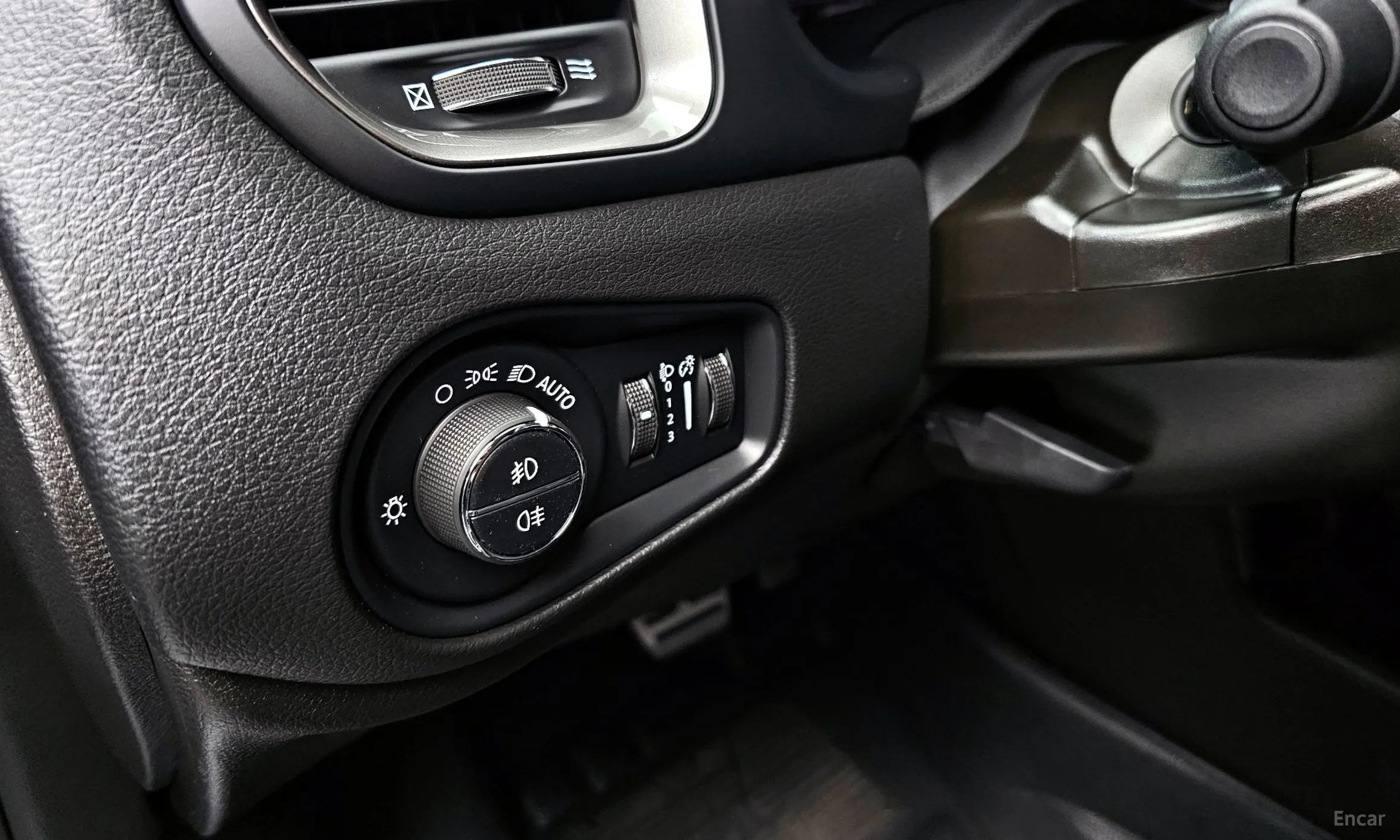 Jeep Renegade превью 17