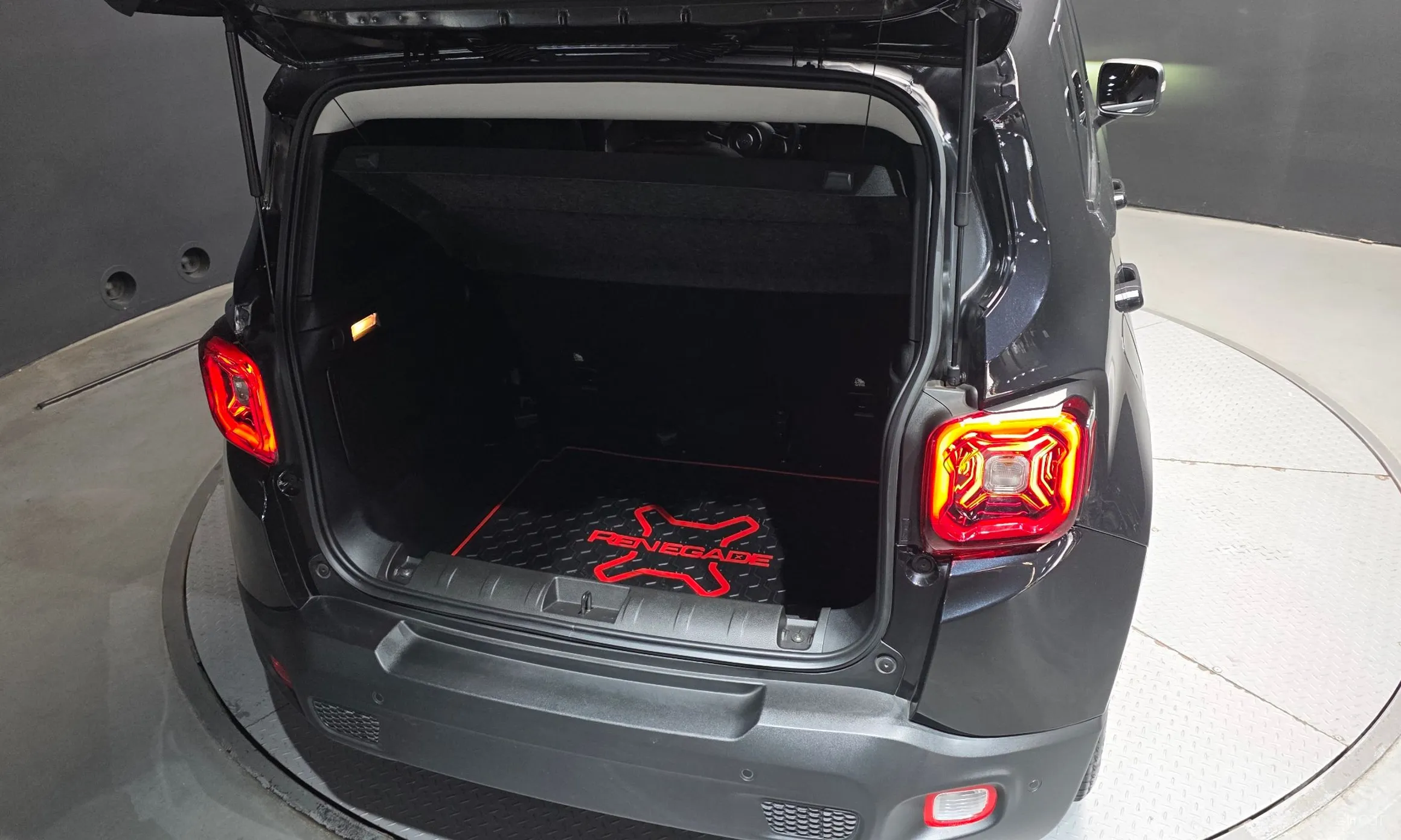 Jeep Renegade превью 20