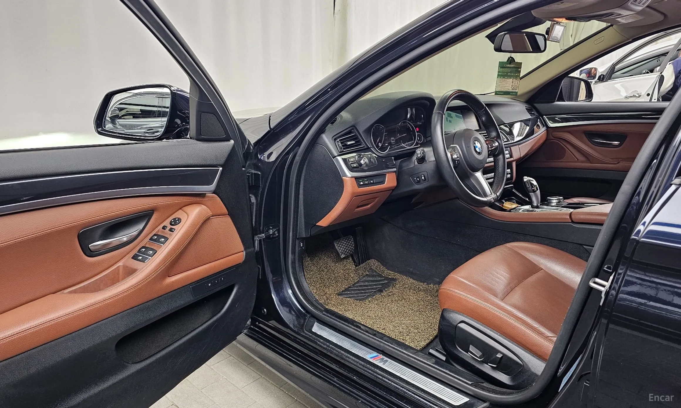 BMW 5 Series (F10) превью 10