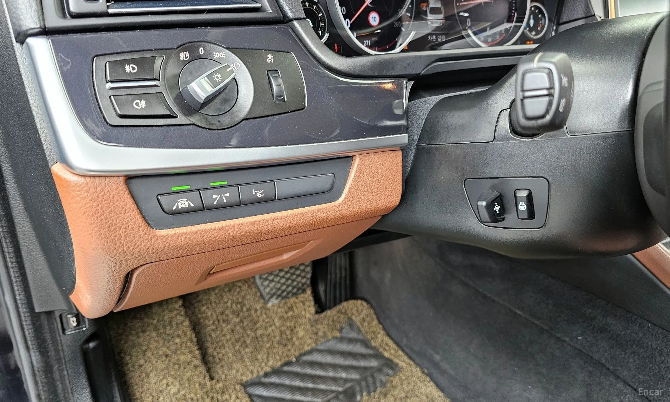 BMW 5 Series (F10) превью 16
