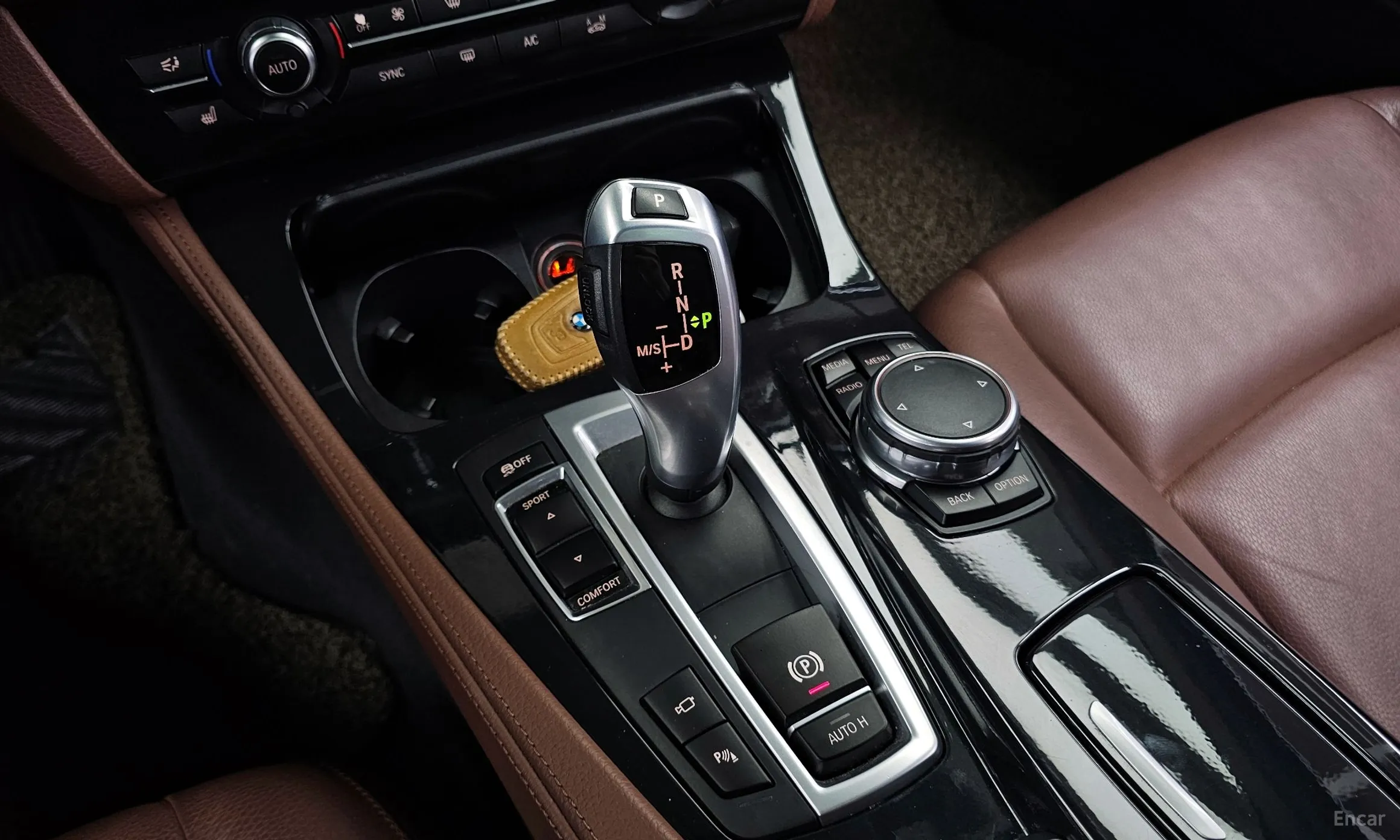 BMW 5 Series (F10) превью 9