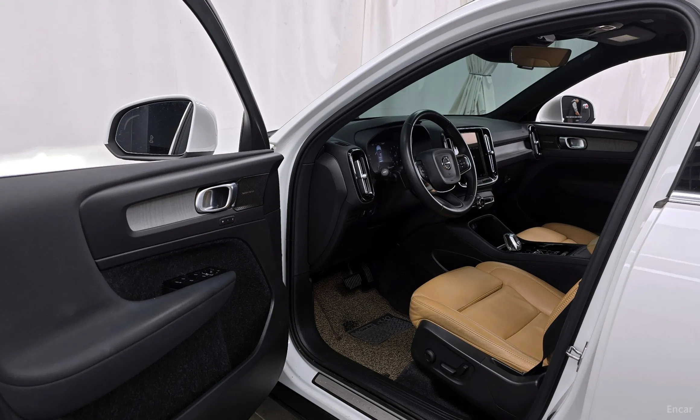 Volvo XC40 превью 10