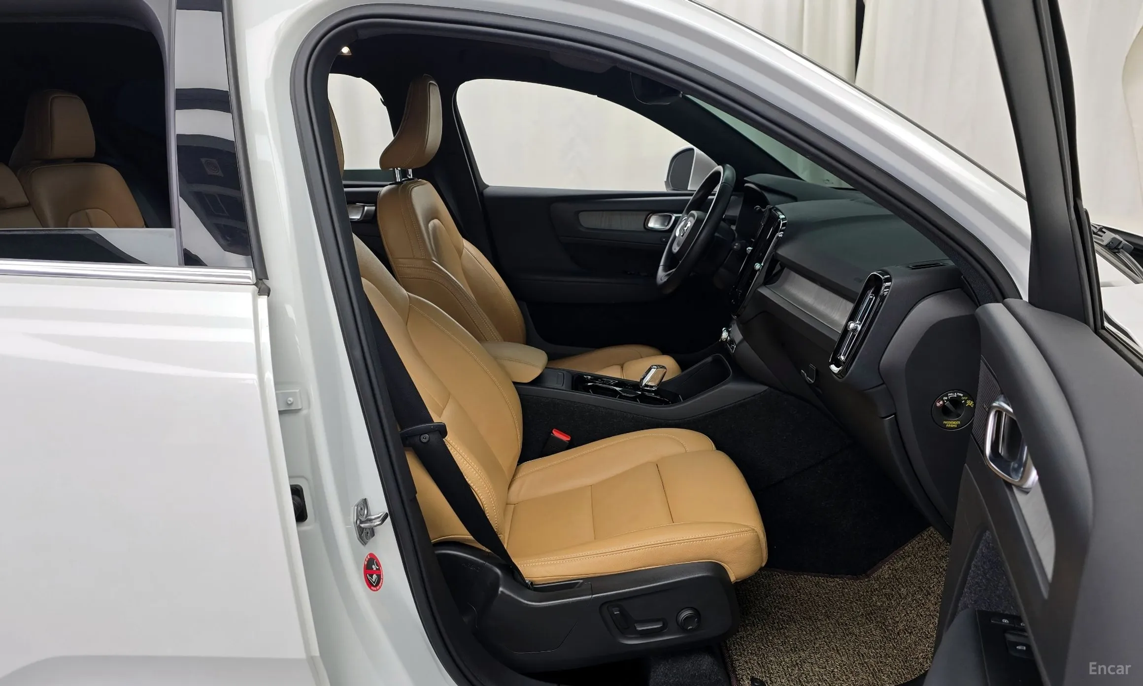 Volvo XC40 превью 11