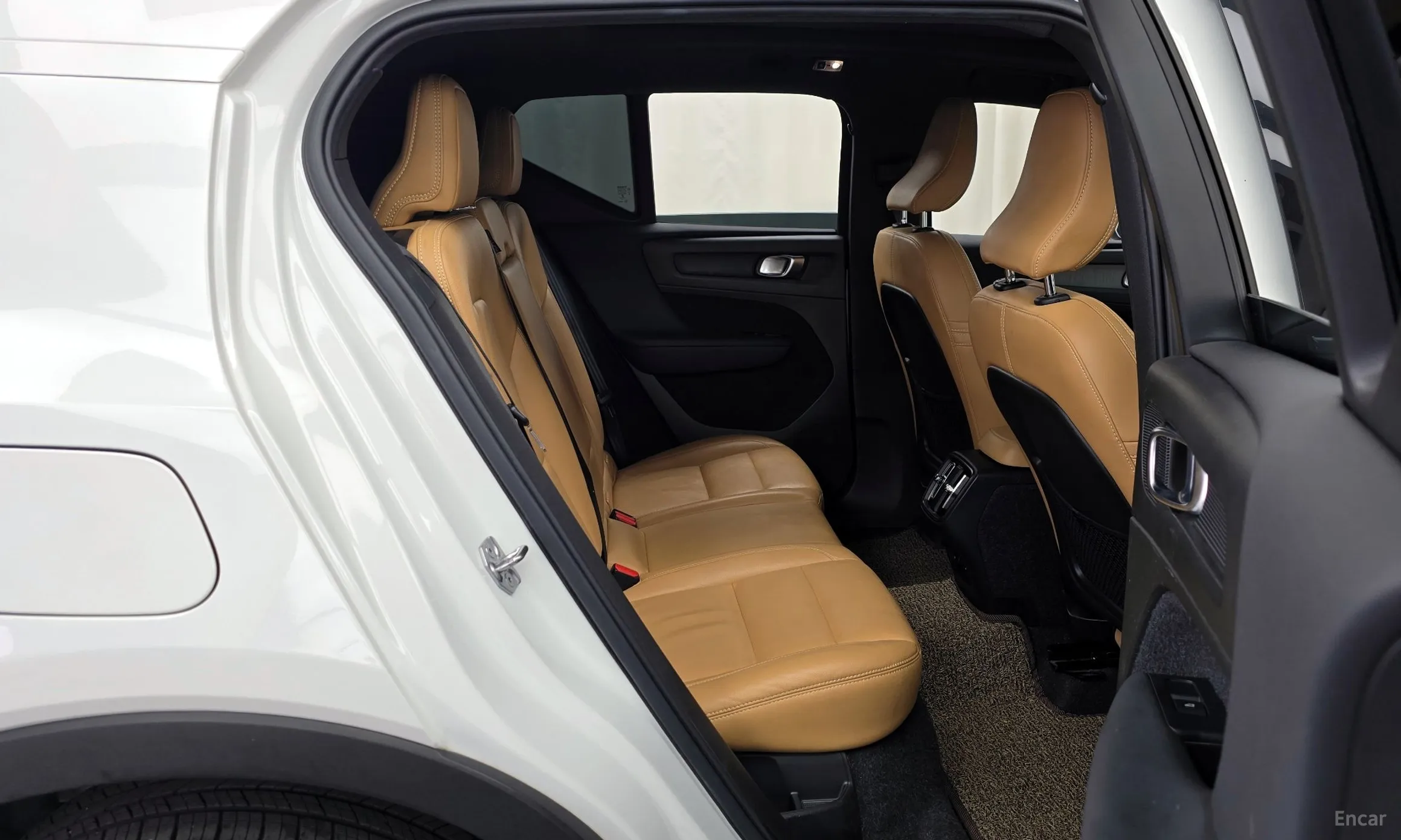Volvo XC40 превью 12
