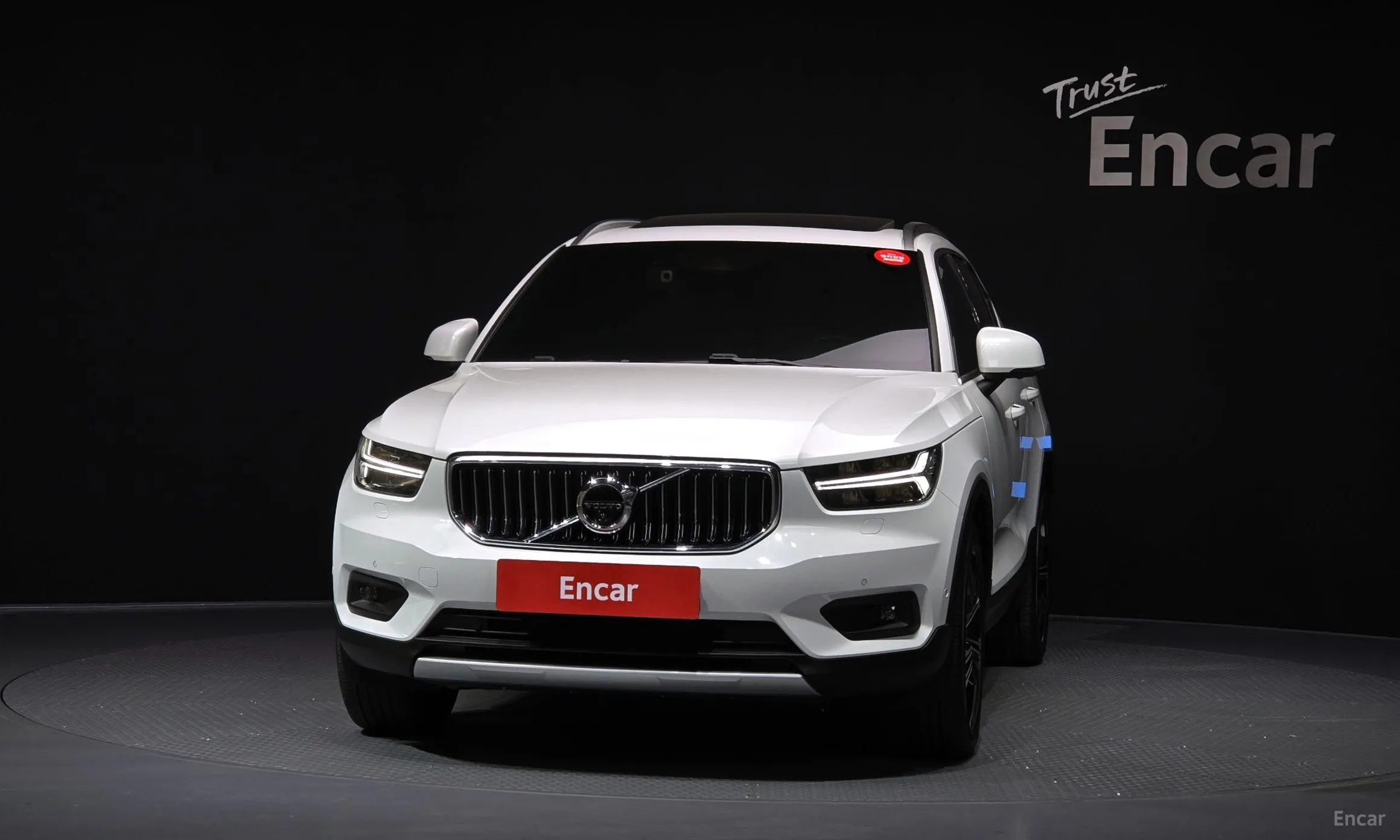 Volvo XC40 превью 3