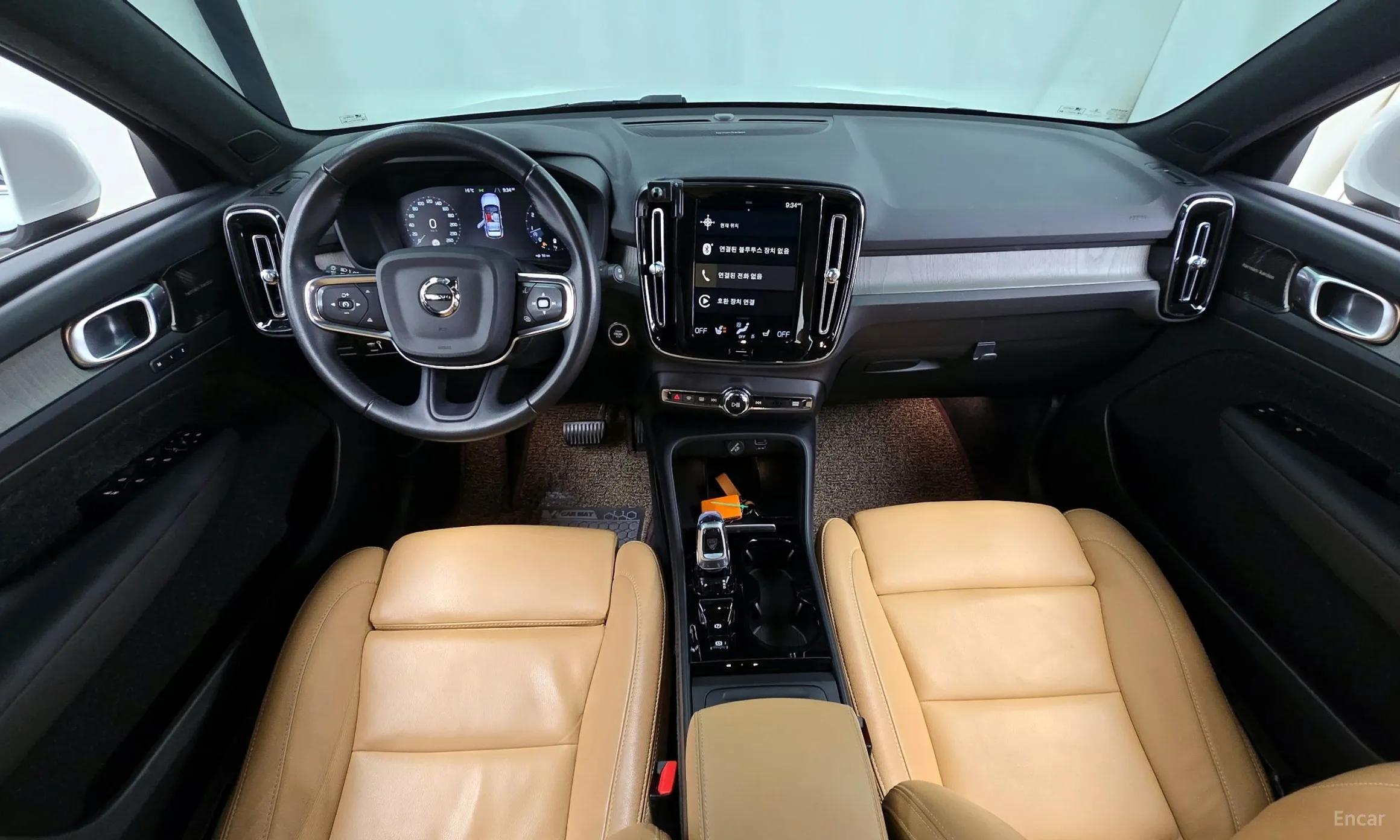 Volvo XC40 превью 7