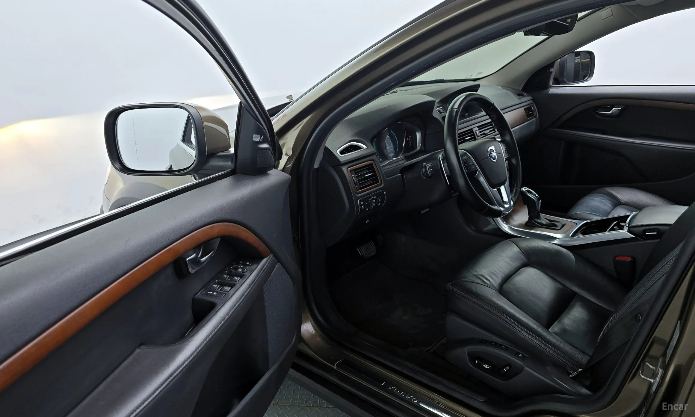 Volvo XC70 превью 10