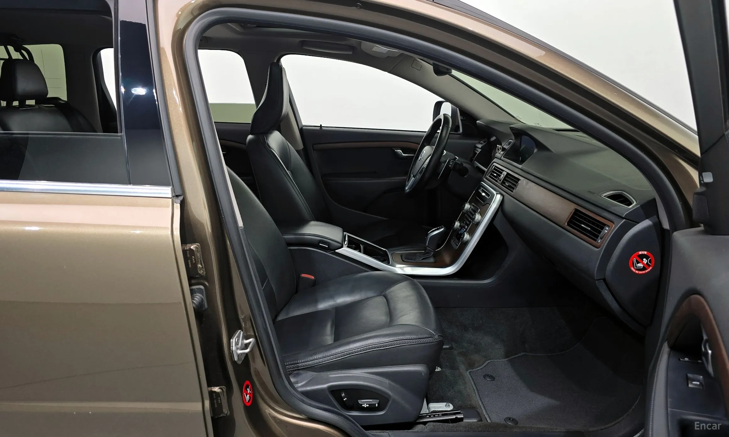 Volvo XC70 превью 11