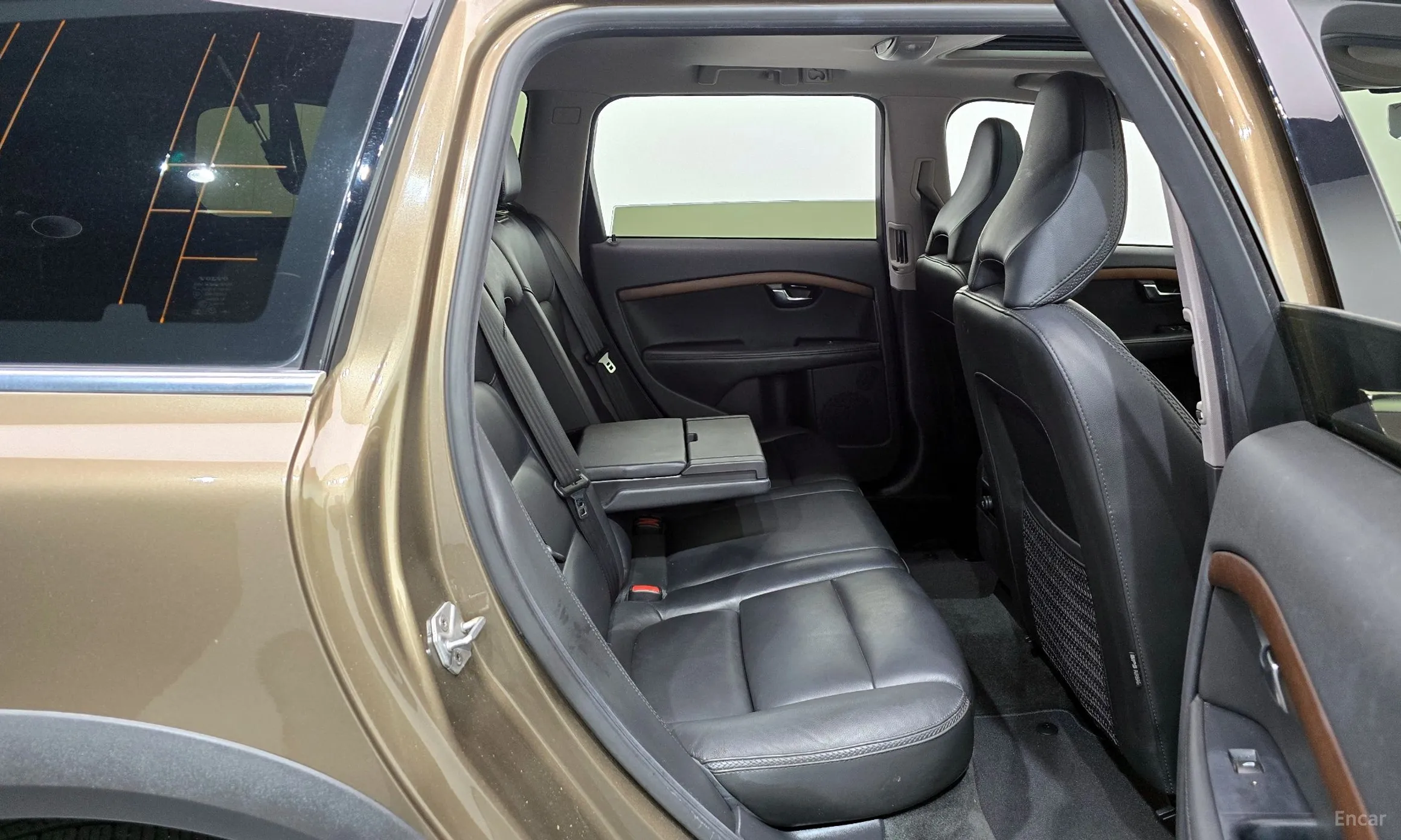 Volvo XC70 превью 12