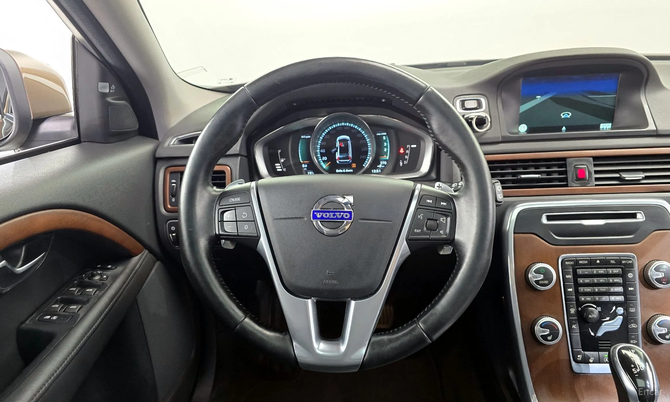 Volvo XC70 превью 13