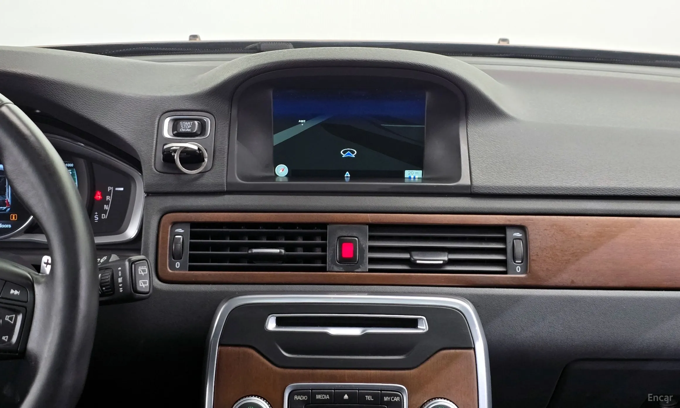 Volvo XC70 превью 14