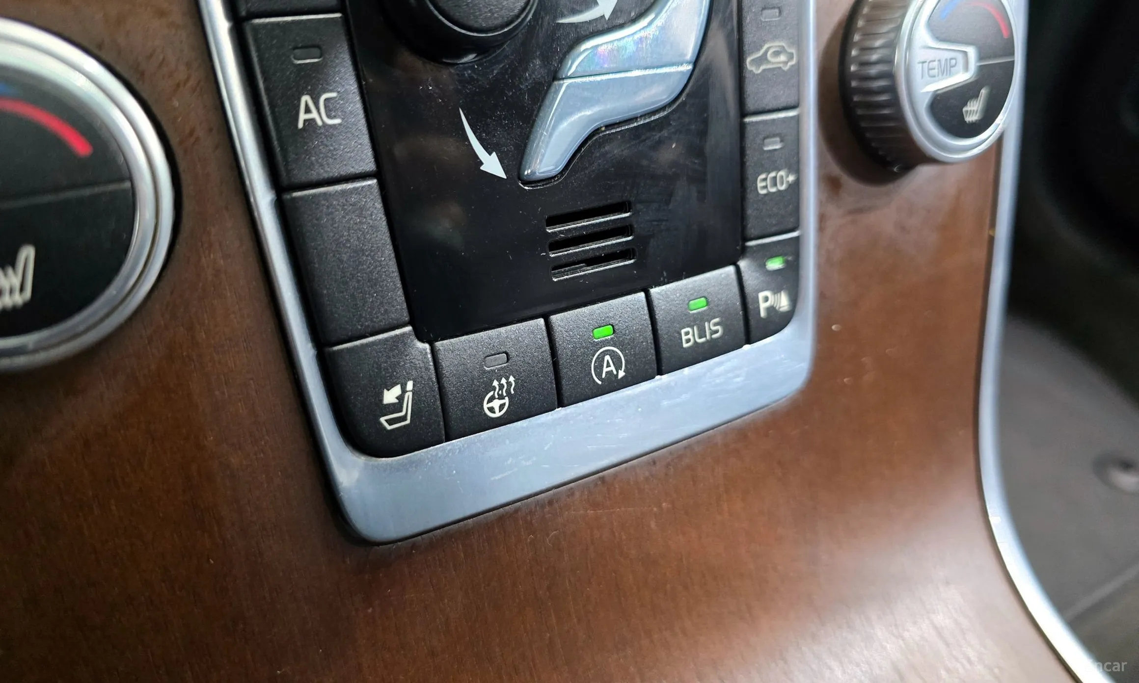 Volvo XC70 превью 16