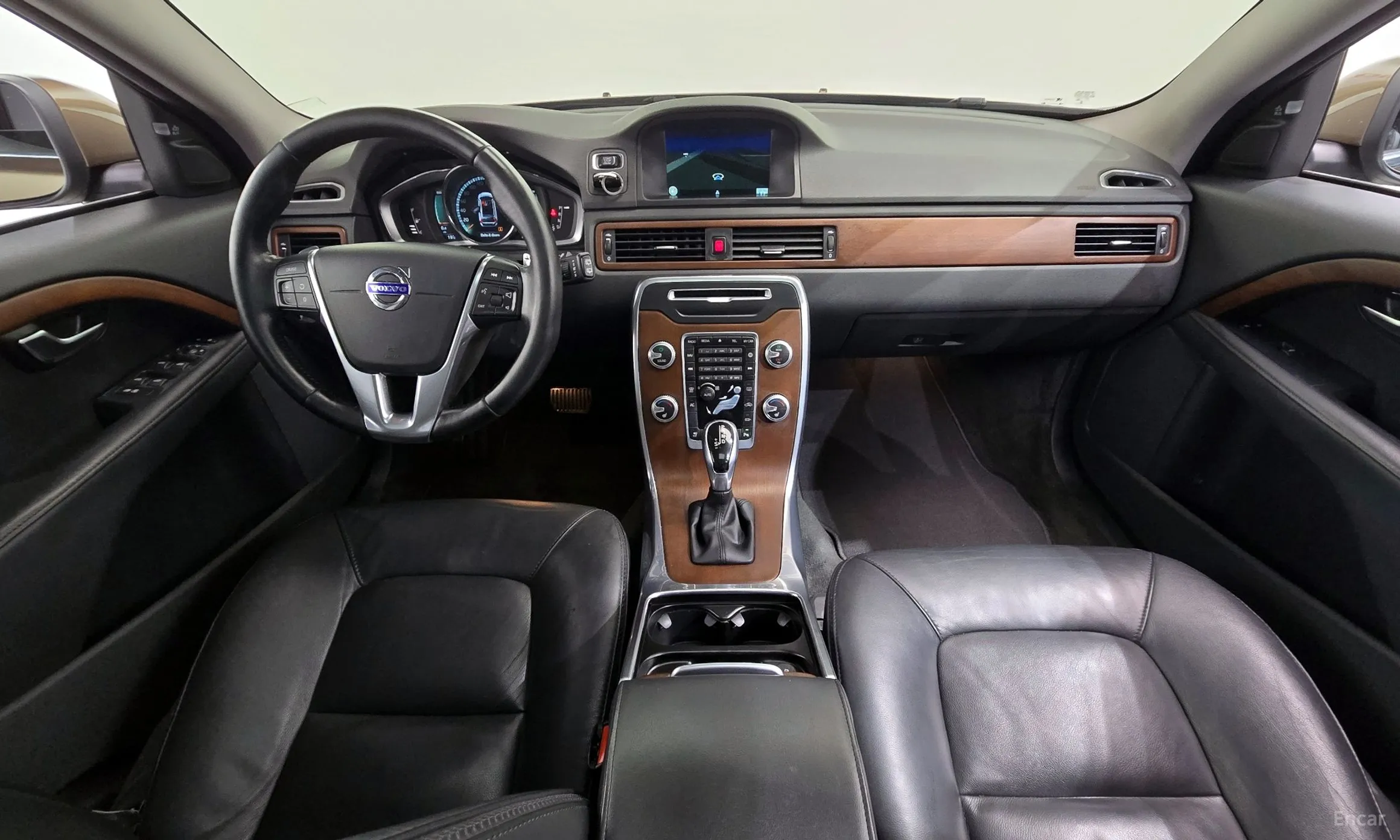 Volvo XC70 превью 7