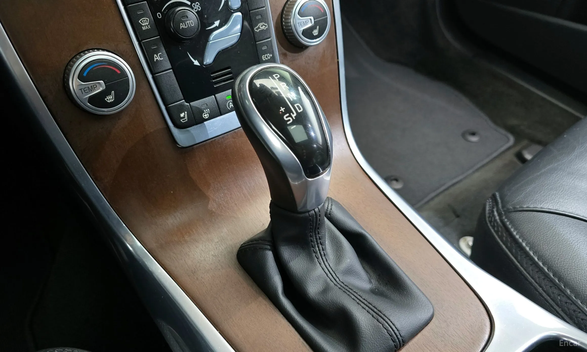 Volvo XC70 превью 9