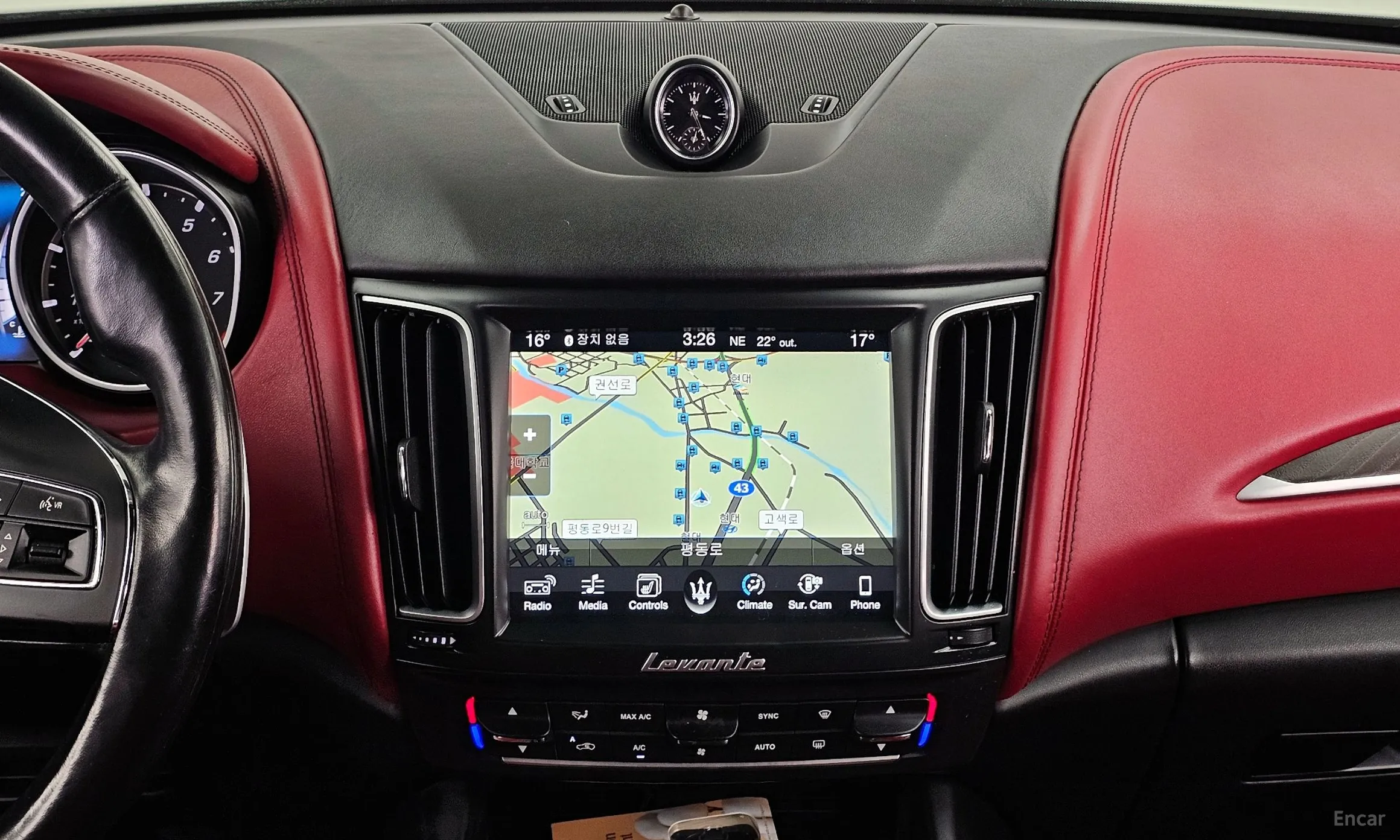 Maserati Levante превью 14