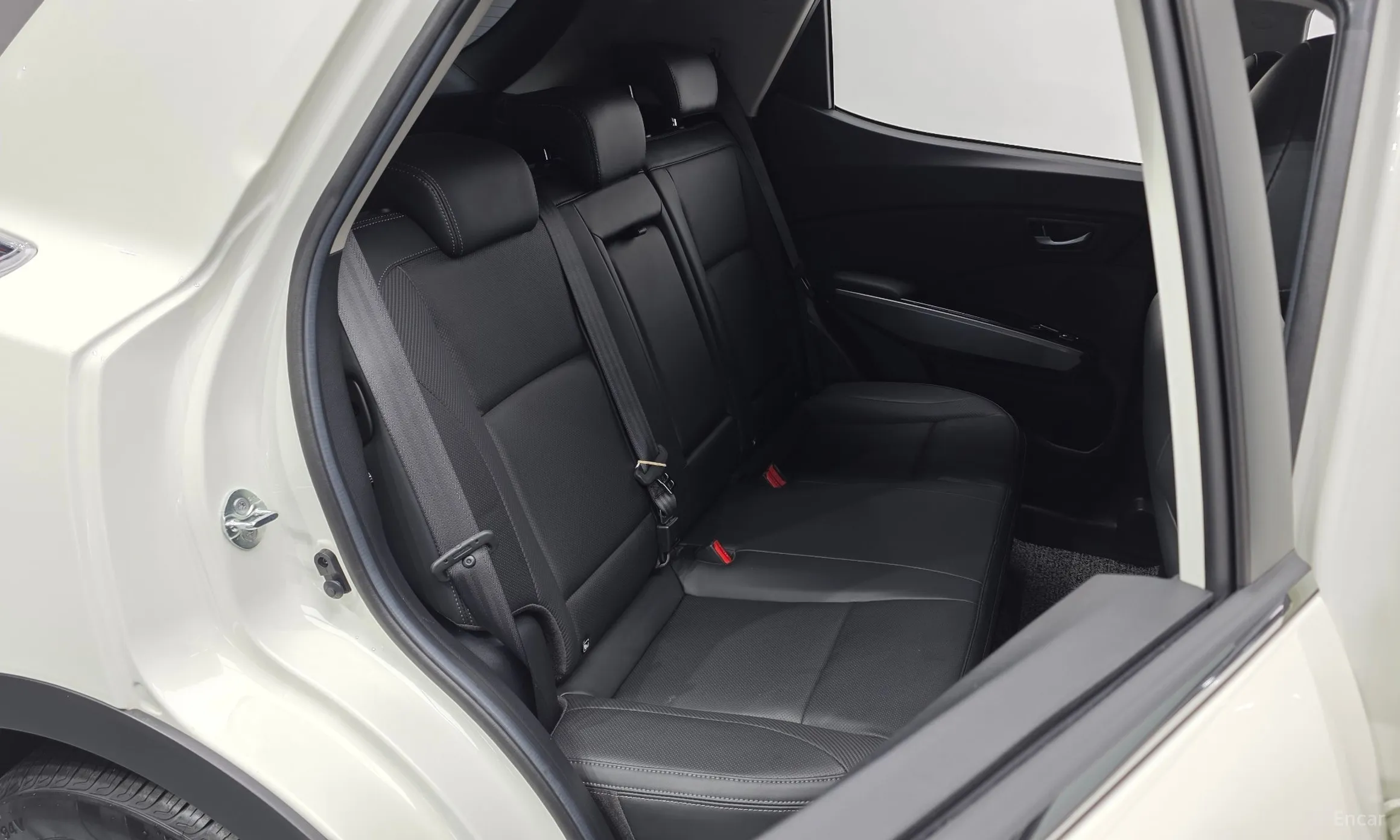 KG Mobility (SsangYong) Tivoli превью 12