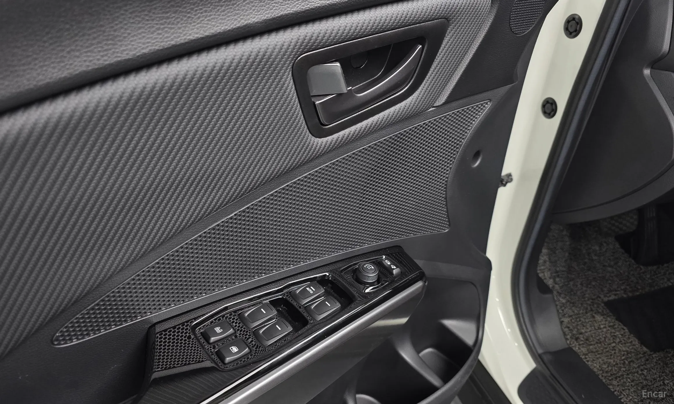 KG Mobility (SsangYong) Tivoli превью 17