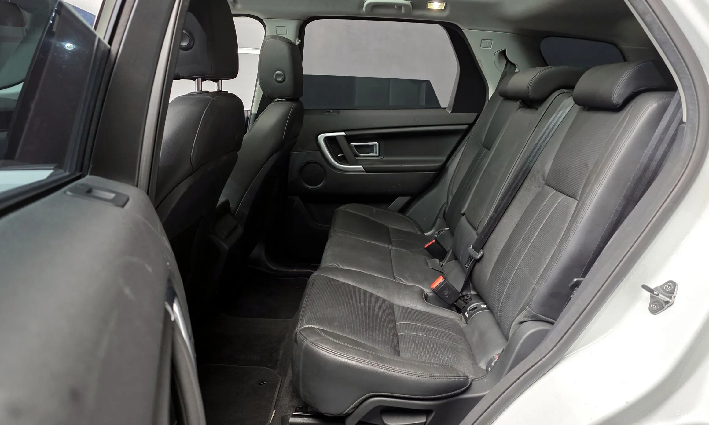 Land Rover Discovery Sports превью 12
