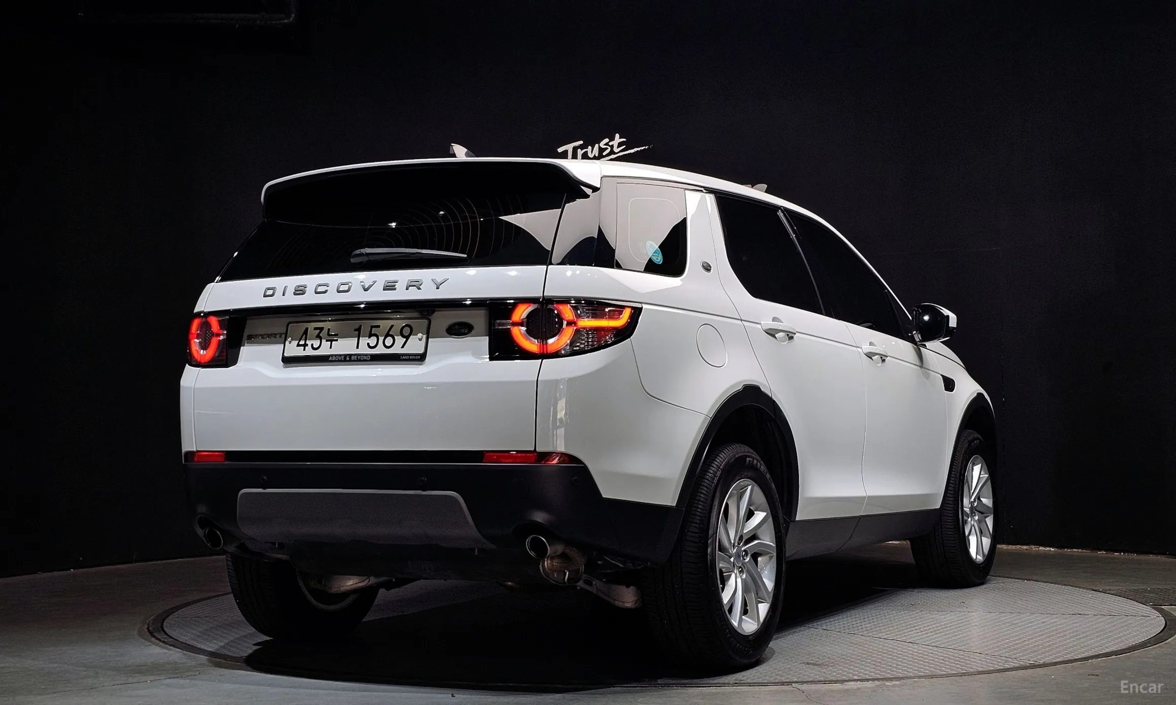 Land Rover Discovery Sports превью 2