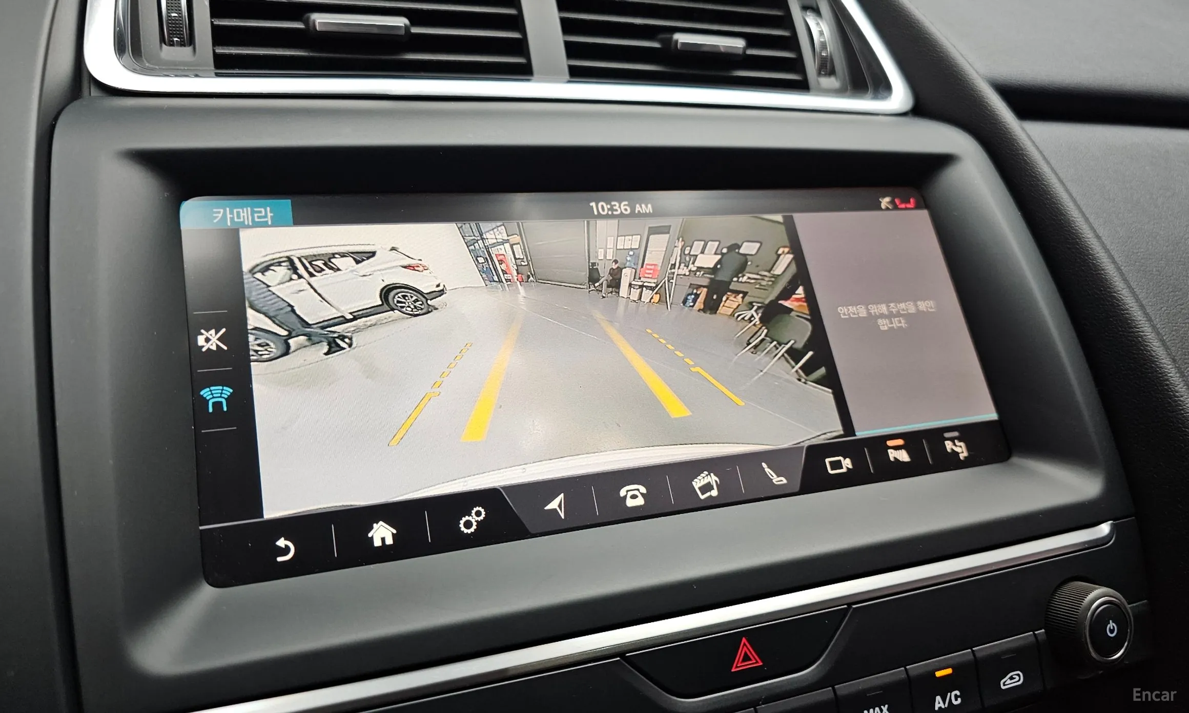 Jaguar E-PACE превью 15
