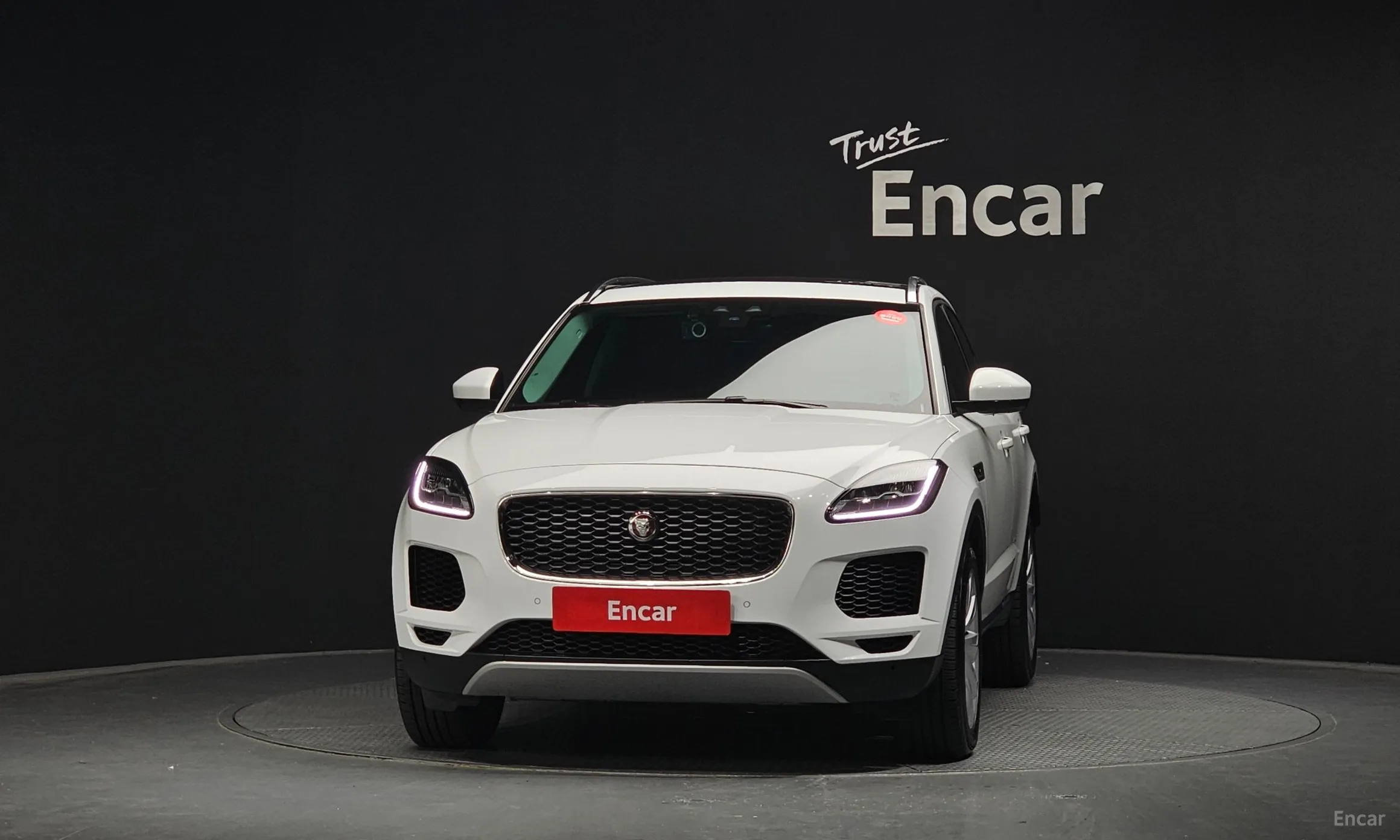 Jaguar E-PACE превью 3
