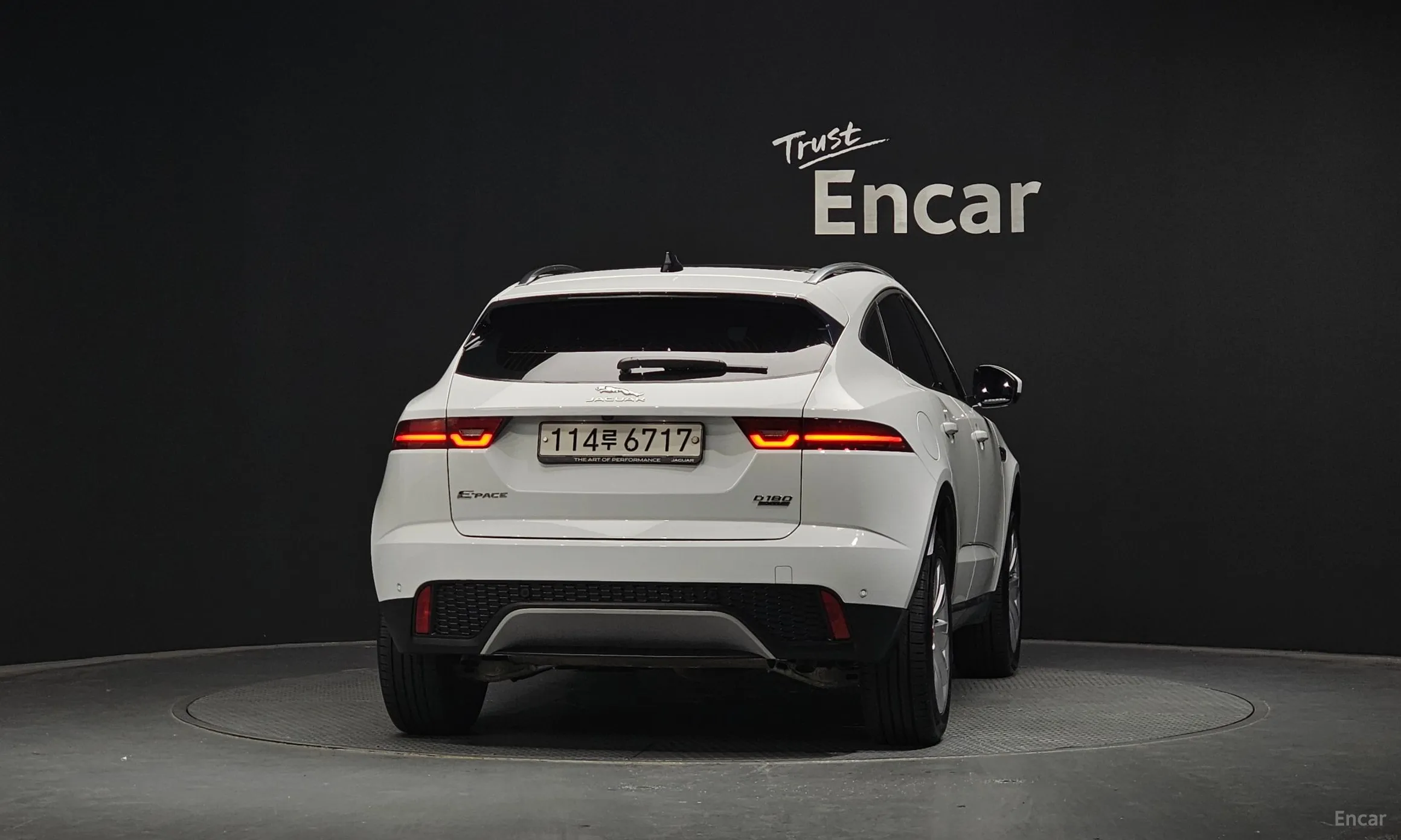 Jaguar E-PACE превью 4