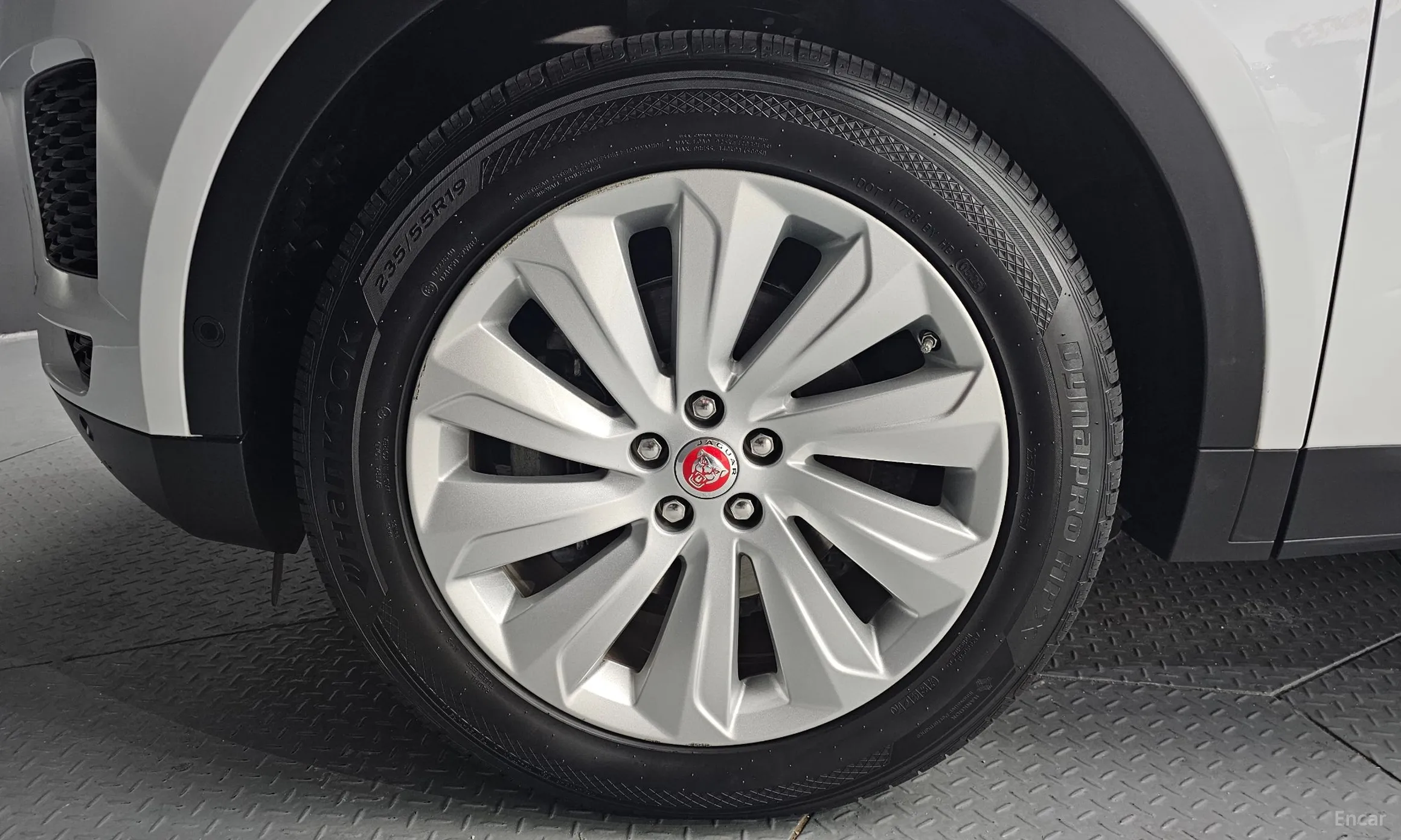 Jaguar E-PACE превью 5