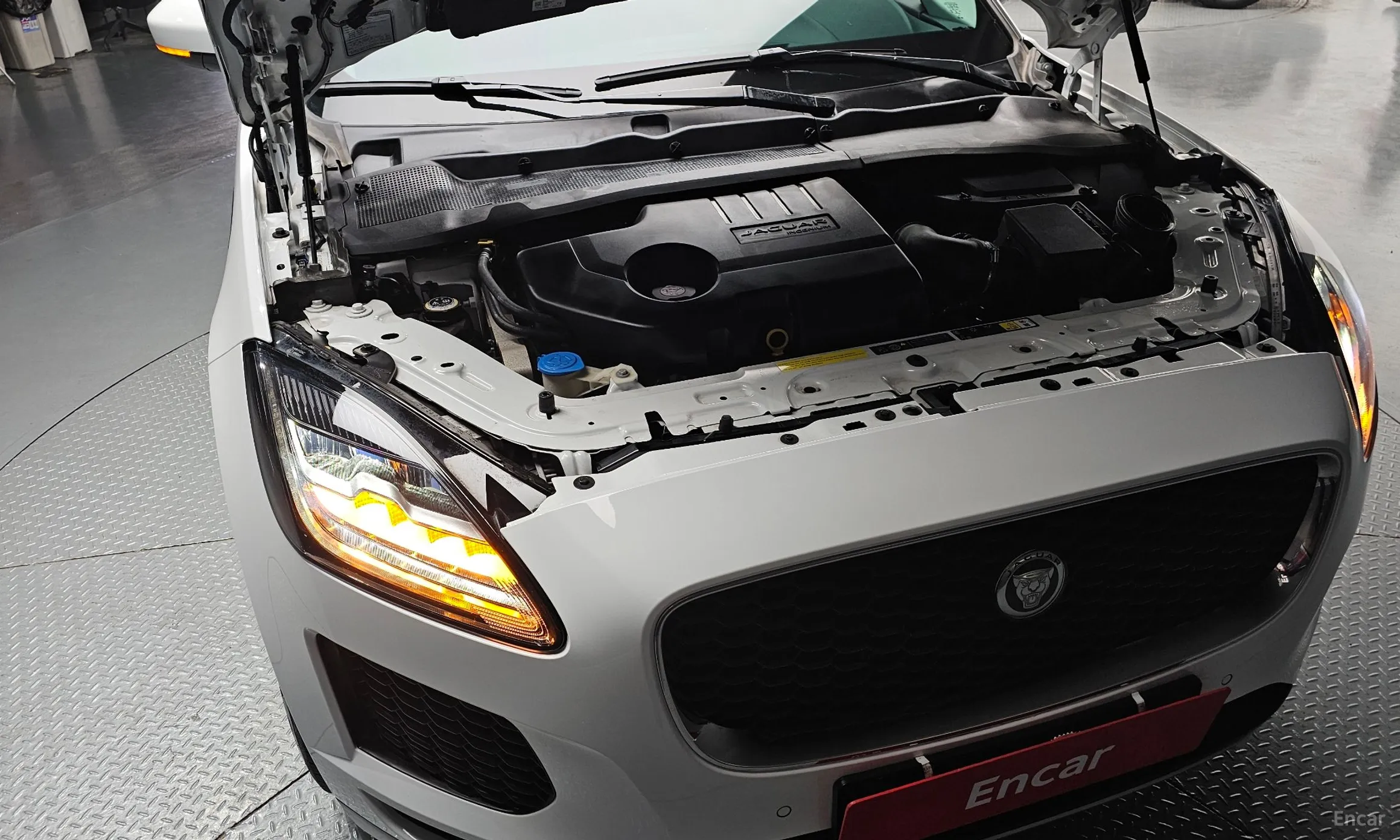 Jaguar E-PACE превью 6