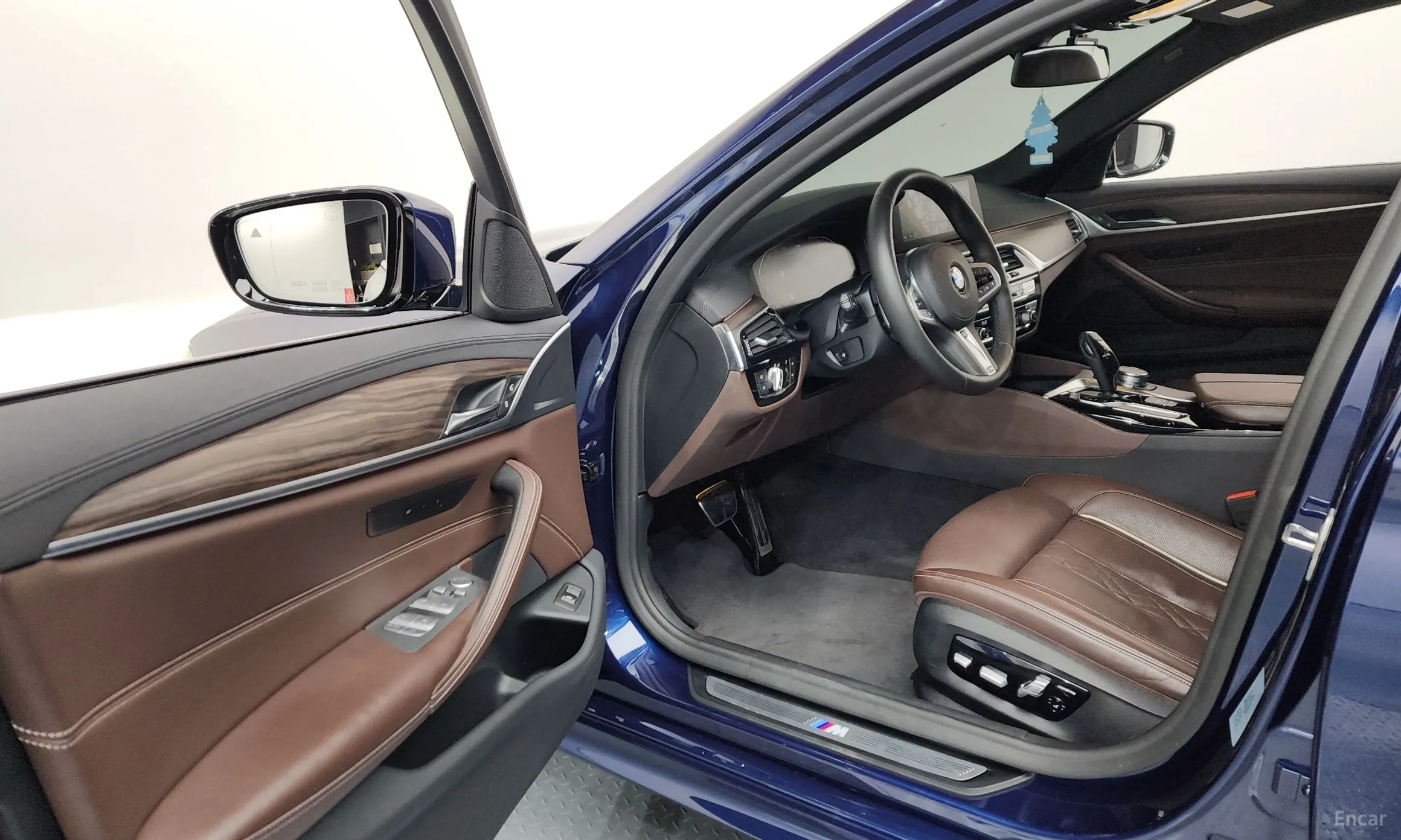 BMW 5 Series (G30) превью 10