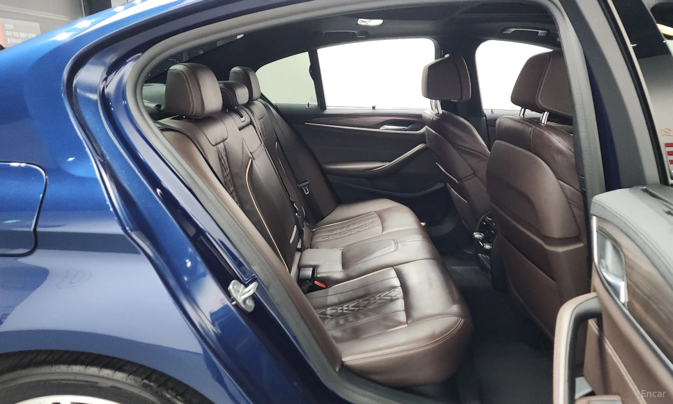 BMW 5 Series (G30) превью 12