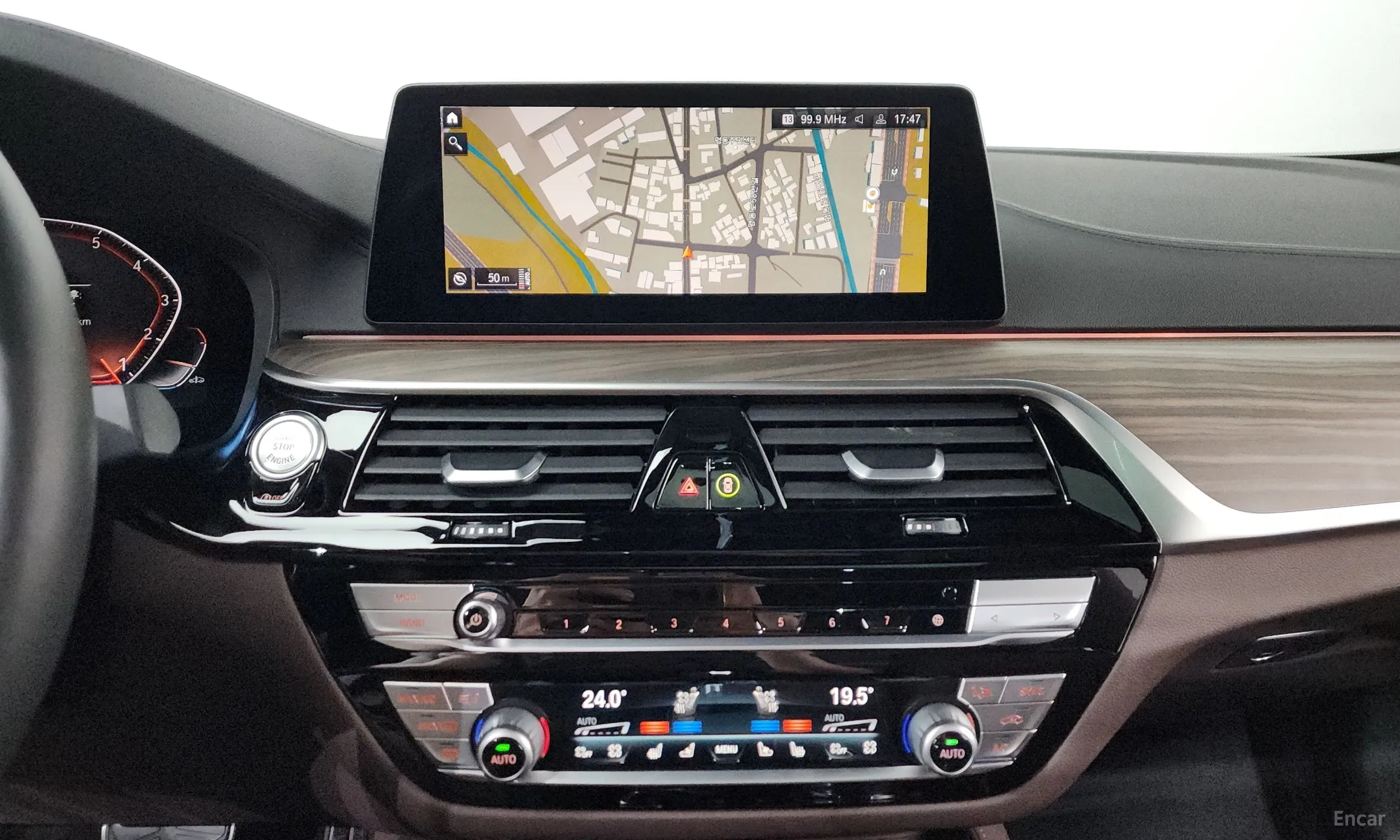 BMW 5 Series (G30) превью 14