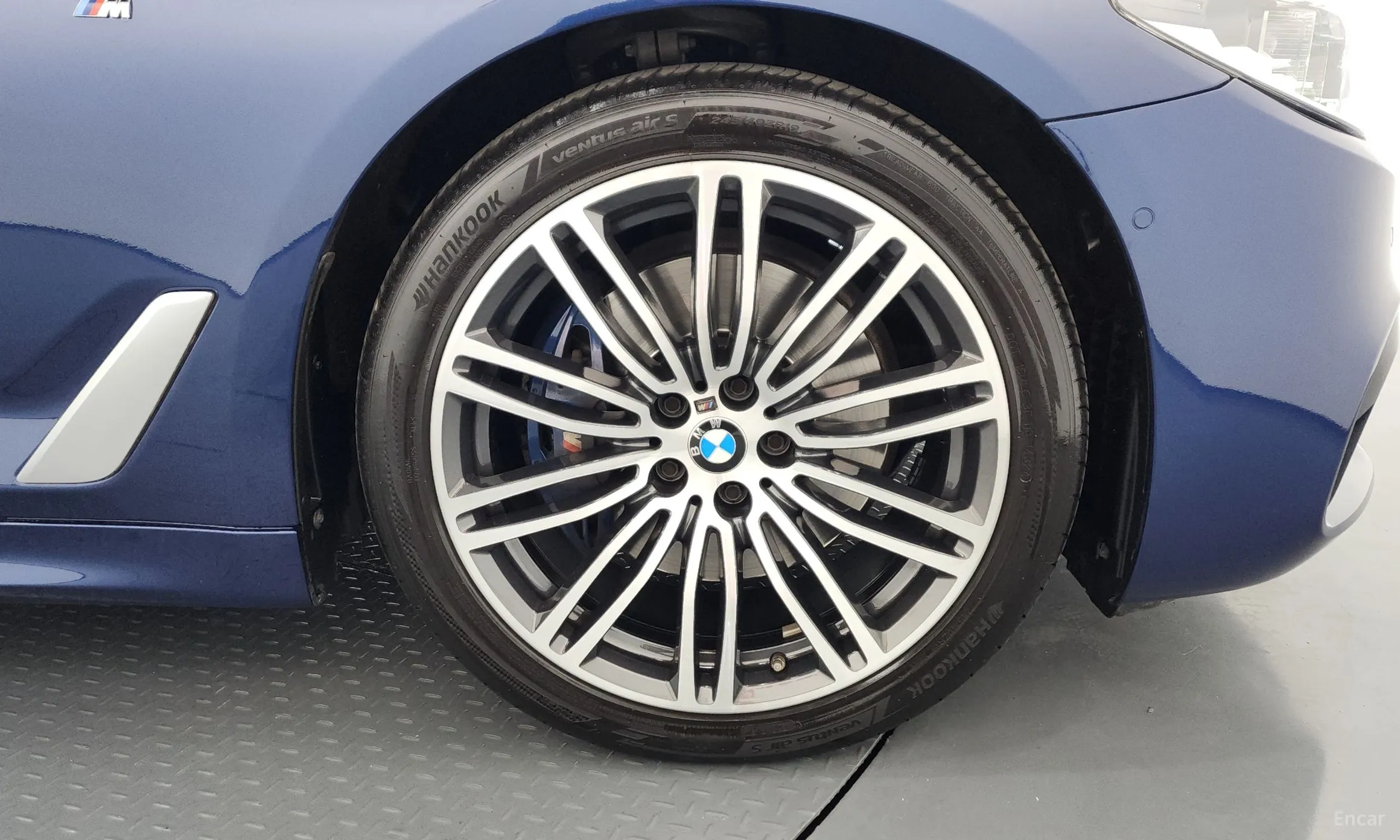 BMW 5 Series (G30) превью 5