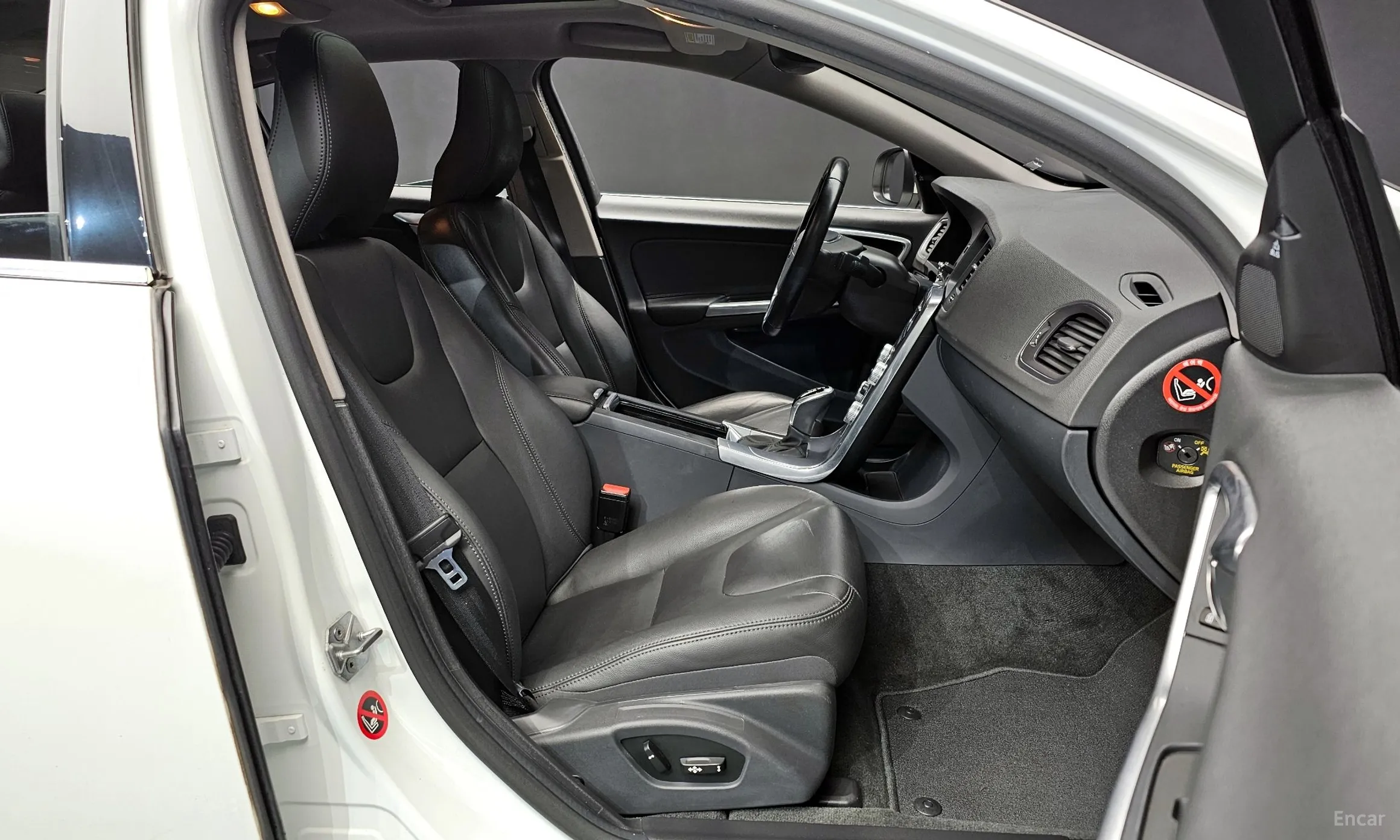 Volvo S60 превью 10