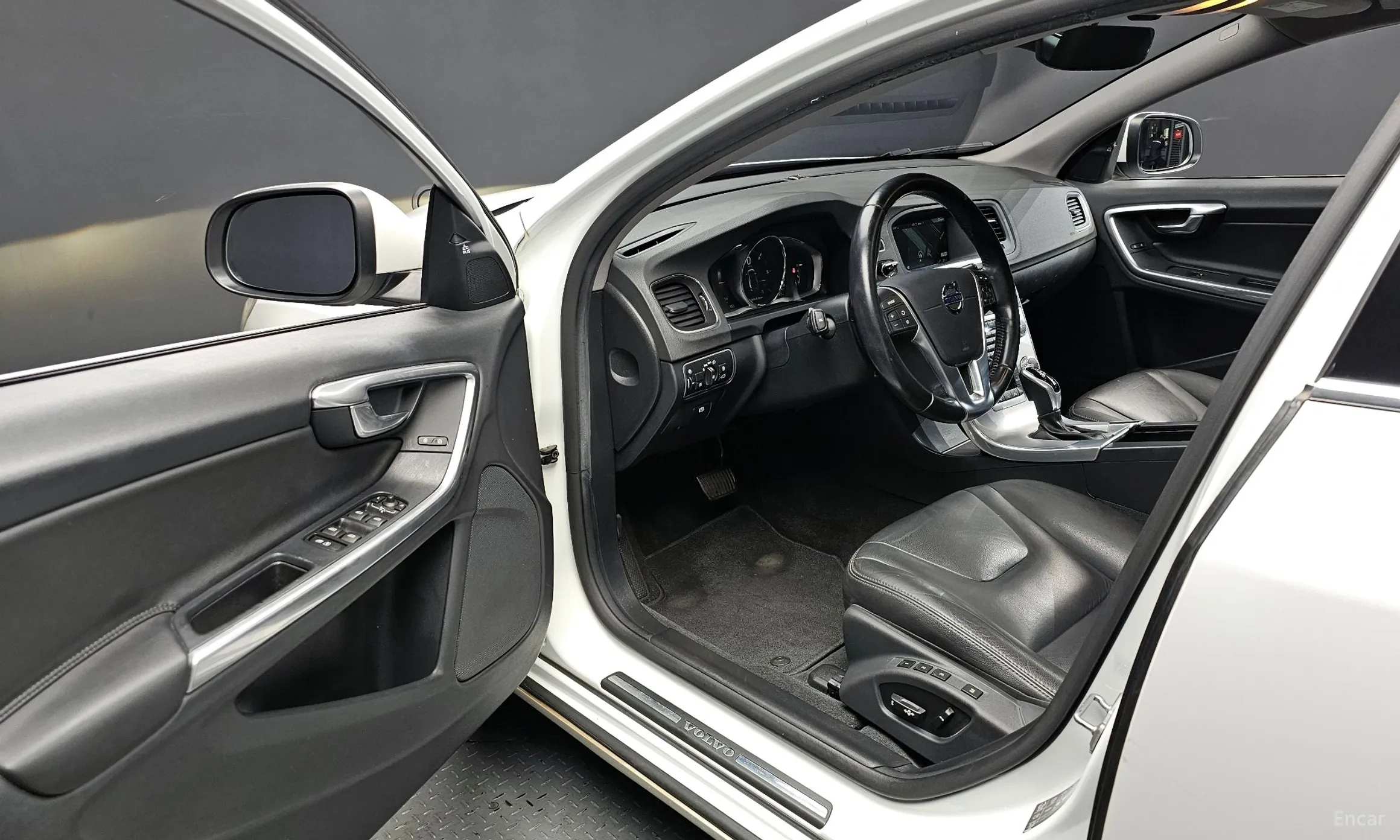 Volvo S60 превью 11