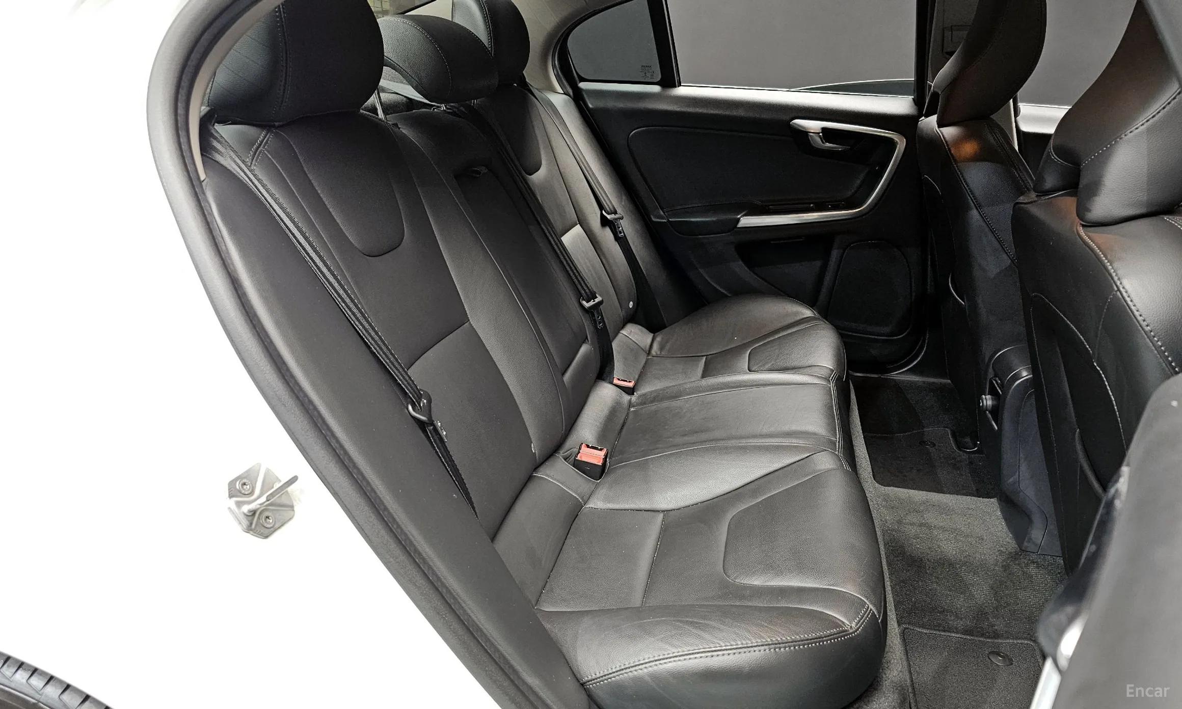 Volvo S60 превью 12