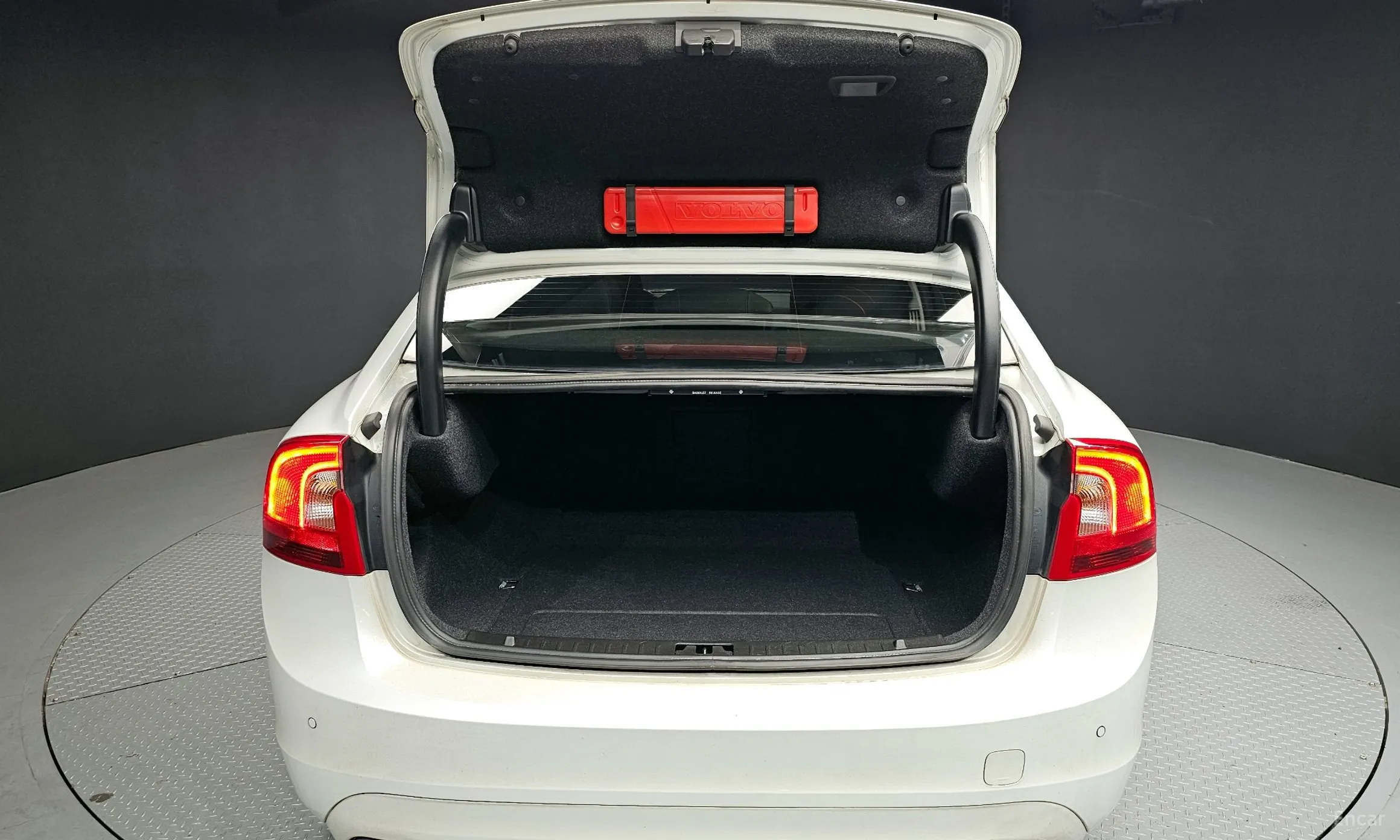 Volvo S60 превью 20
