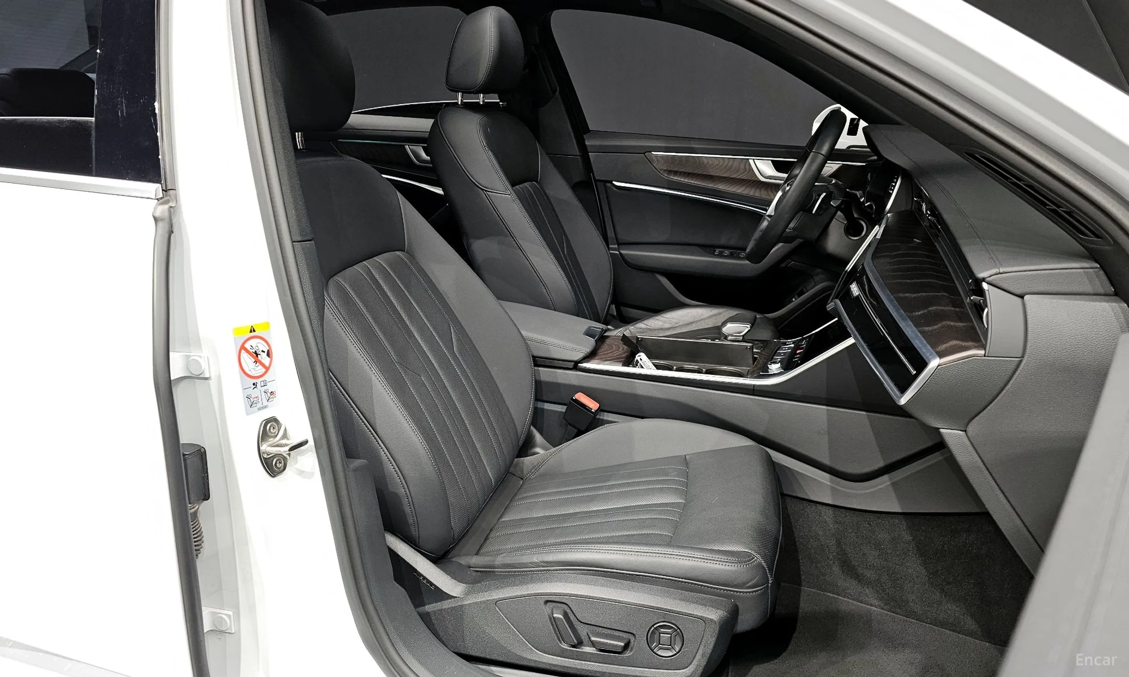 Audi A6 (C8) превью 10