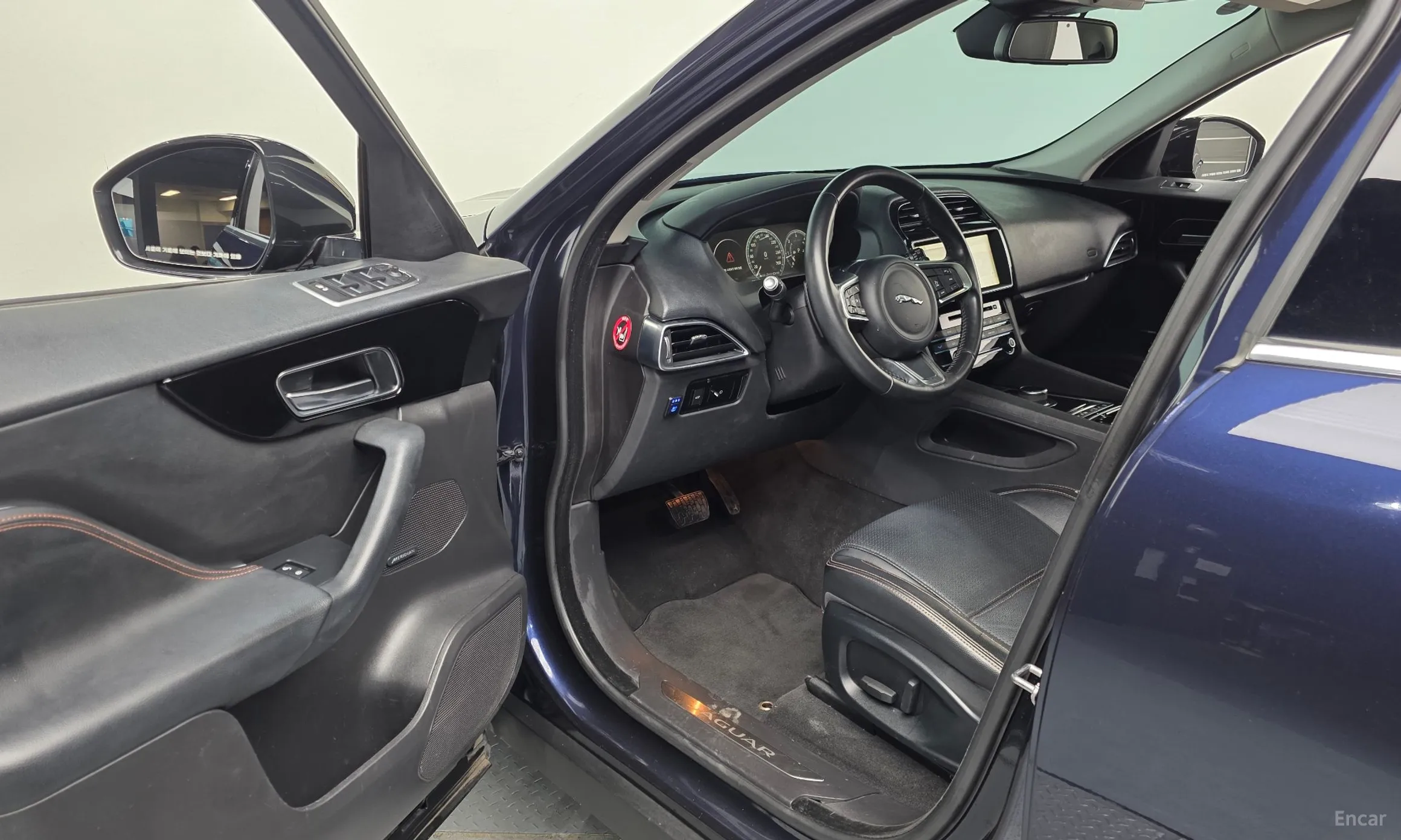 Jaguar F-PACE превью 10