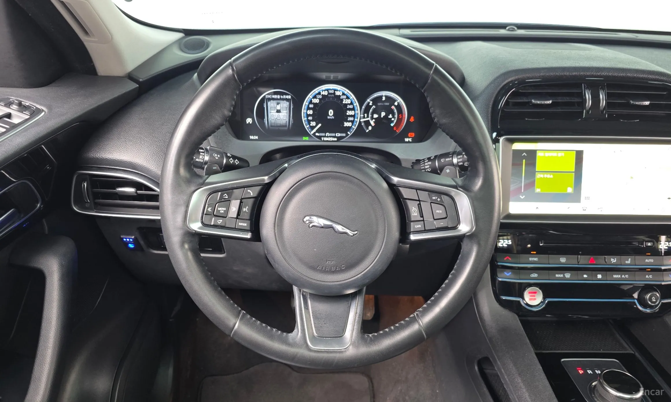 Jaguar F-PACE превью 13