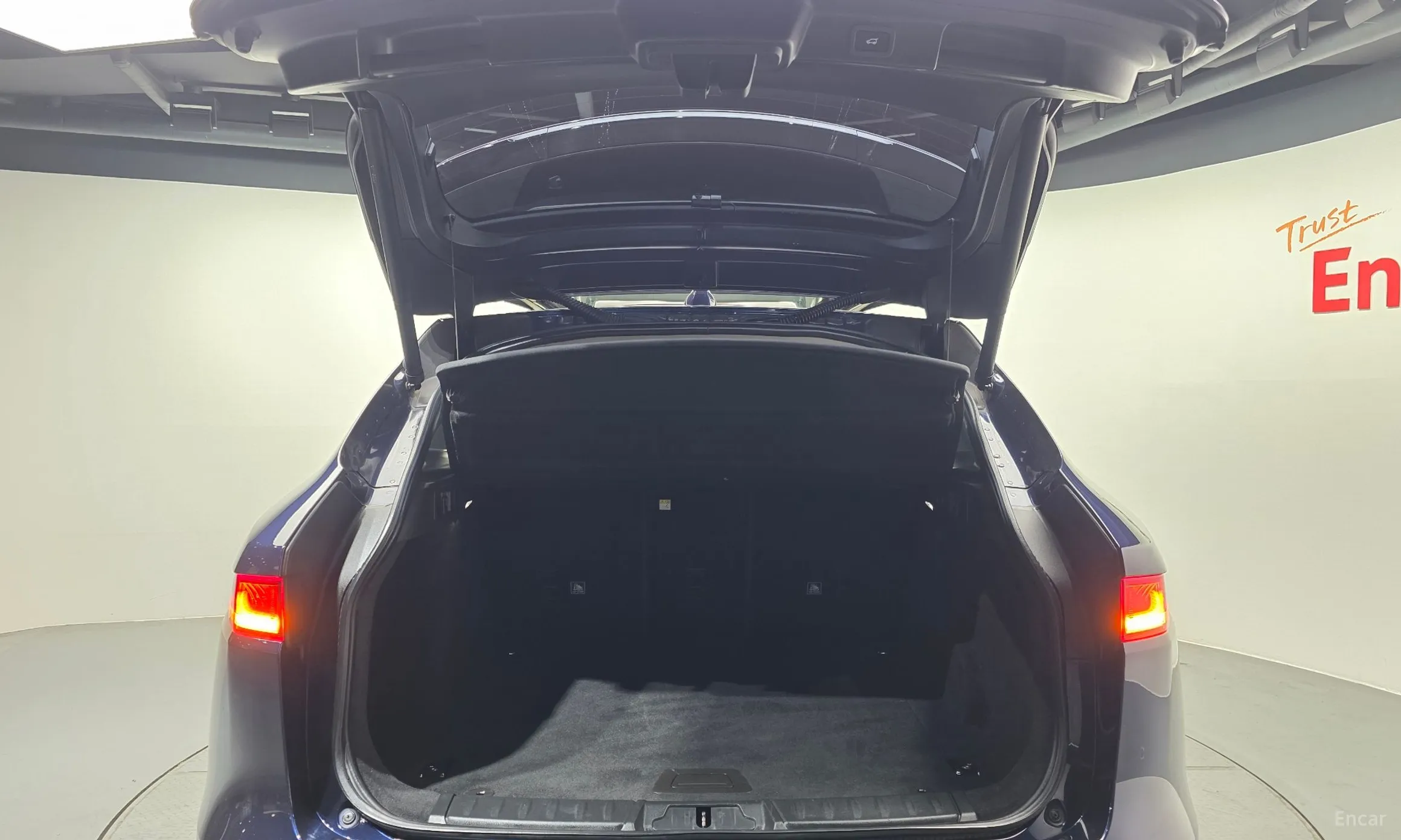 Jaguar F-PACE превью 20