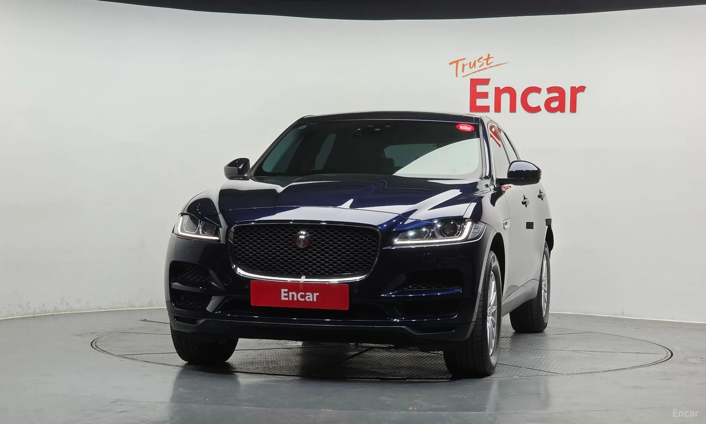 Jaguar F-PACE превью 3