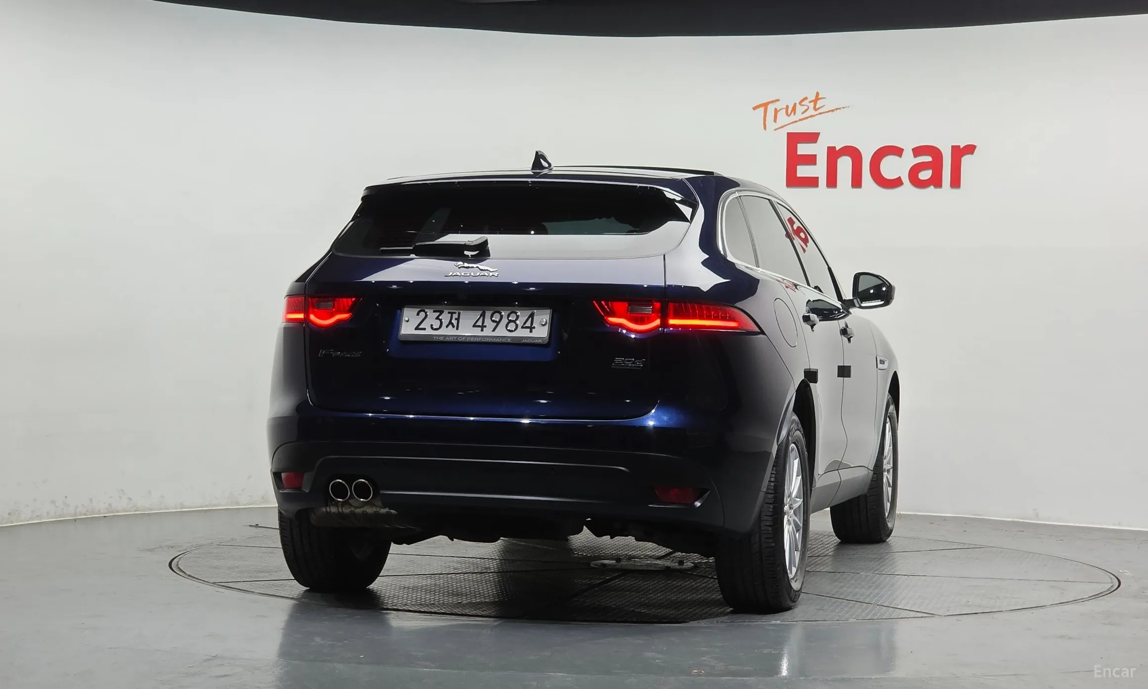 Jaguar F-PACE превью 4