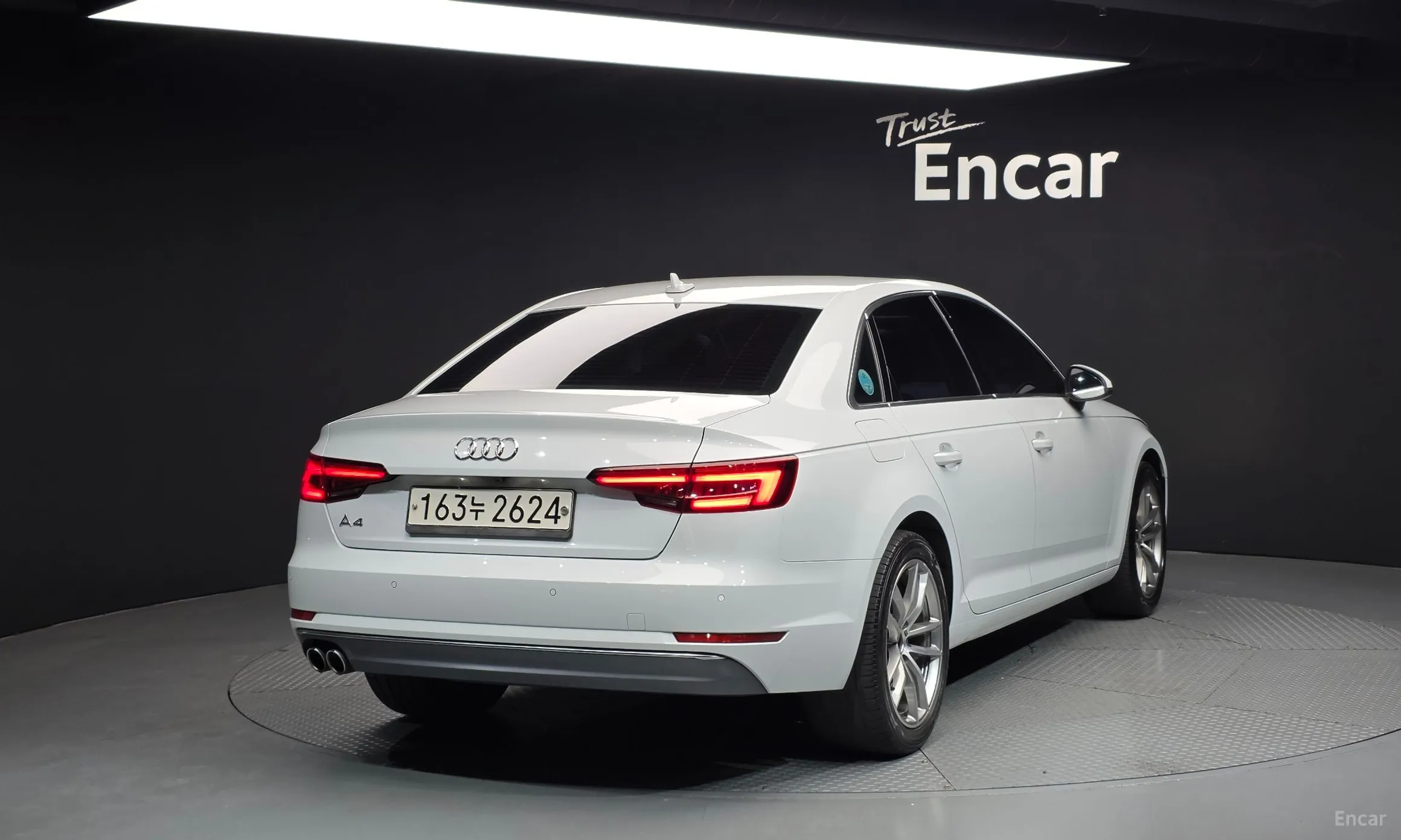Audi A4 (B9) превью 2