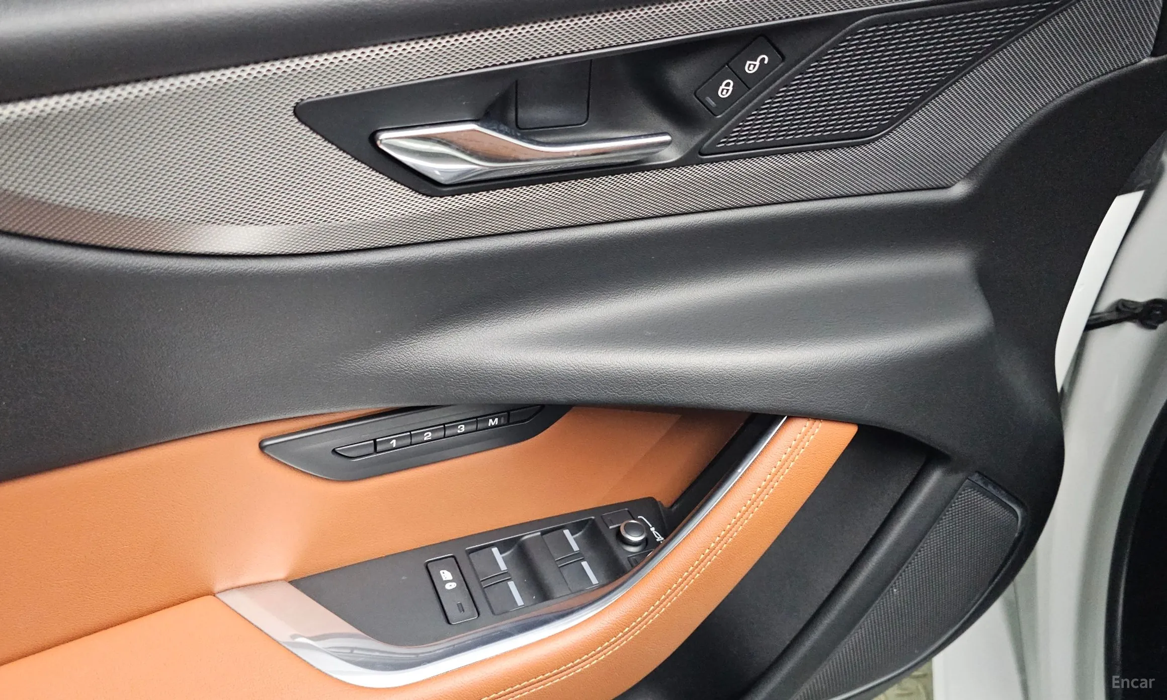 Jaguar XE превью 13