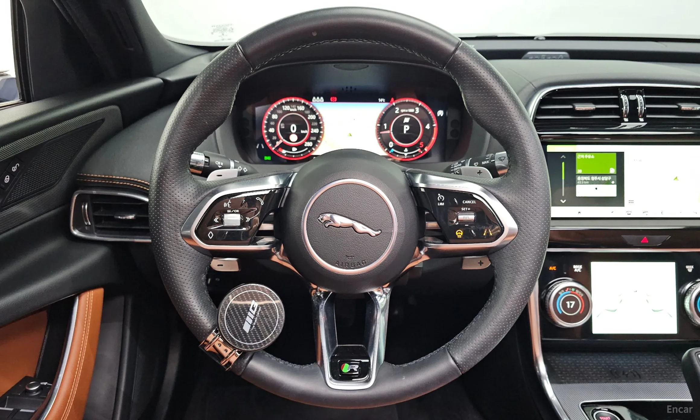 Jaguar XE превью 15