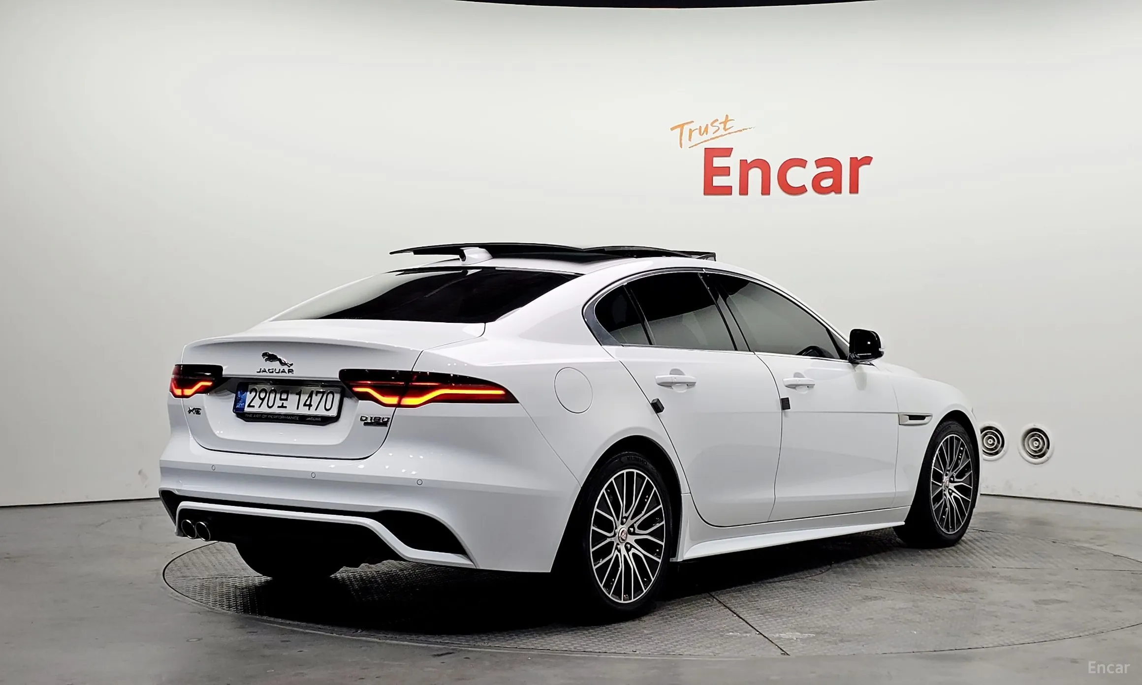 Jaguar XE