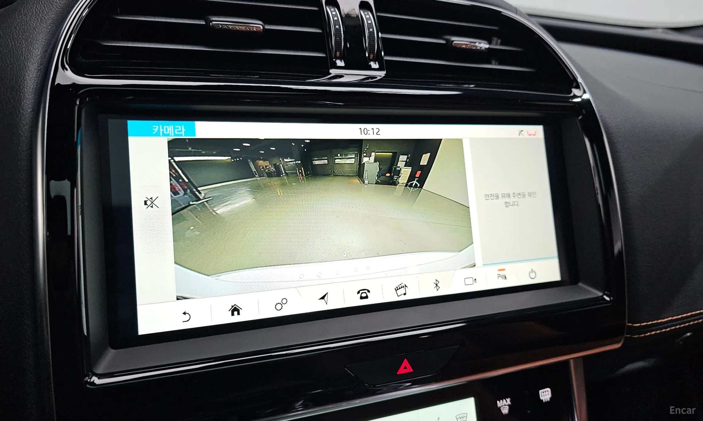 Jaguar XE превью 17
