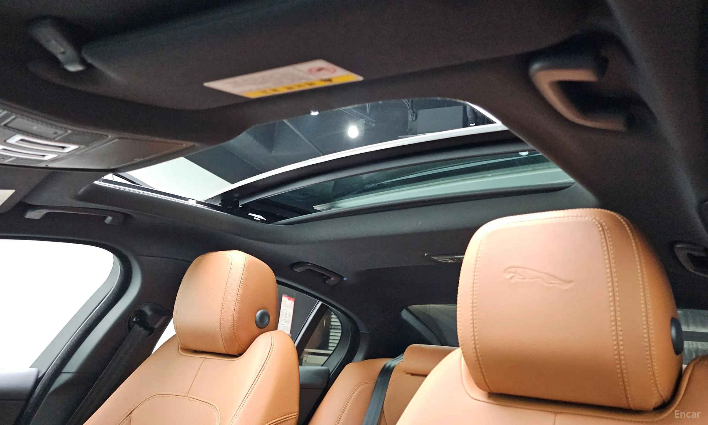 Jaguar XE превью 20