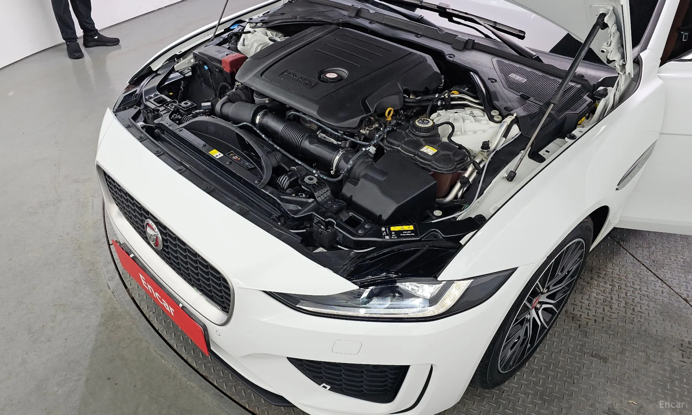 Jaguar XE превью 6