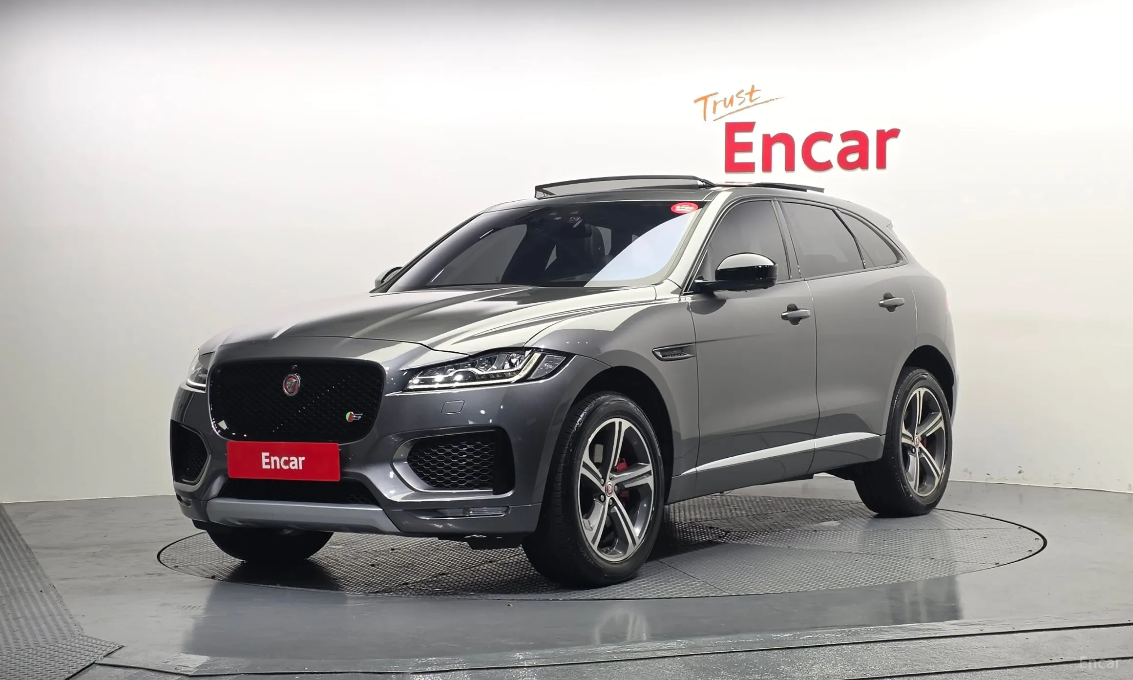 Jaguar F-PACE